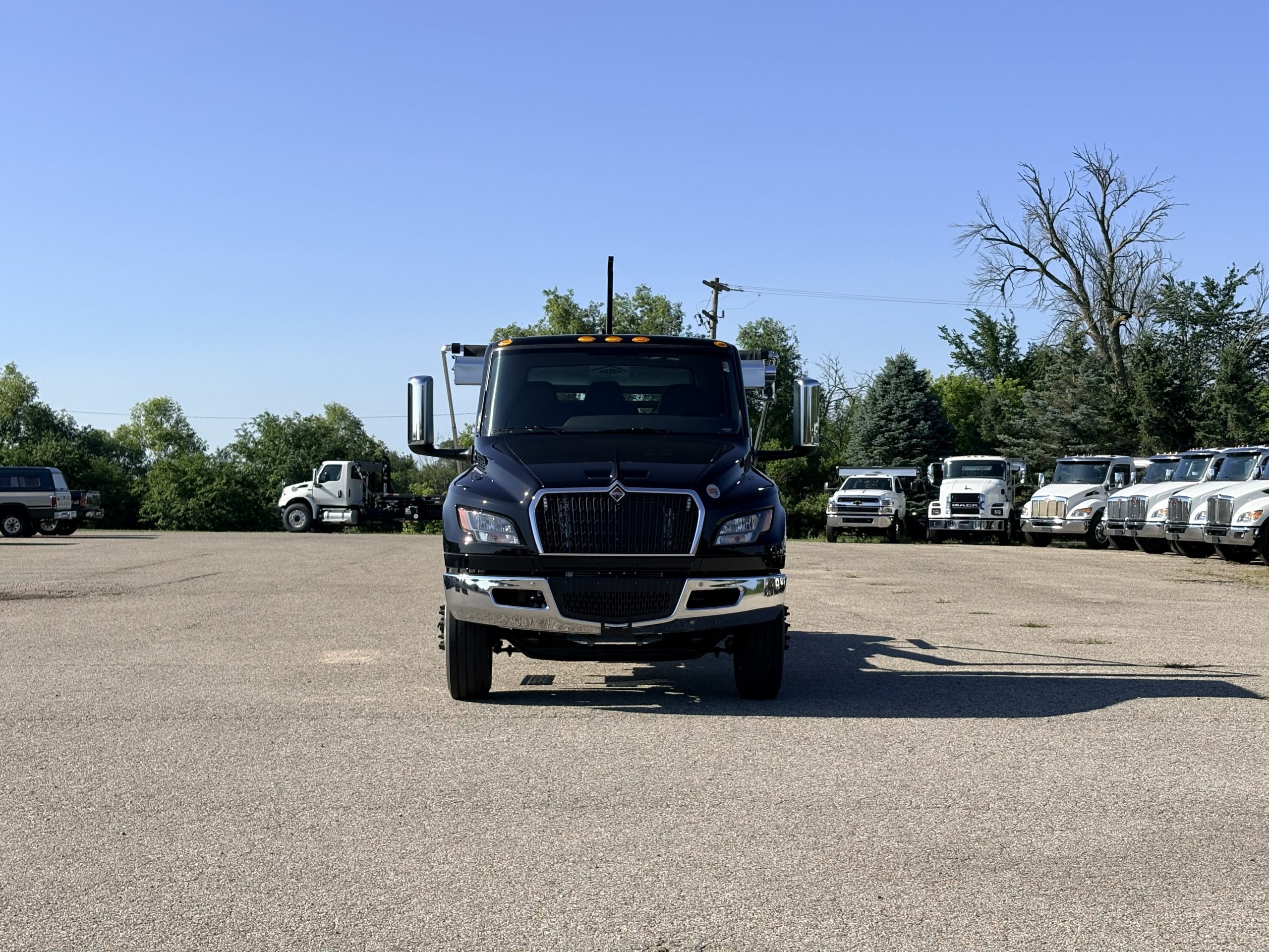 NEW 2026 International MV Hooklift Truck NEW 2026 International MV Hooklift Truck - image 2 of 6
