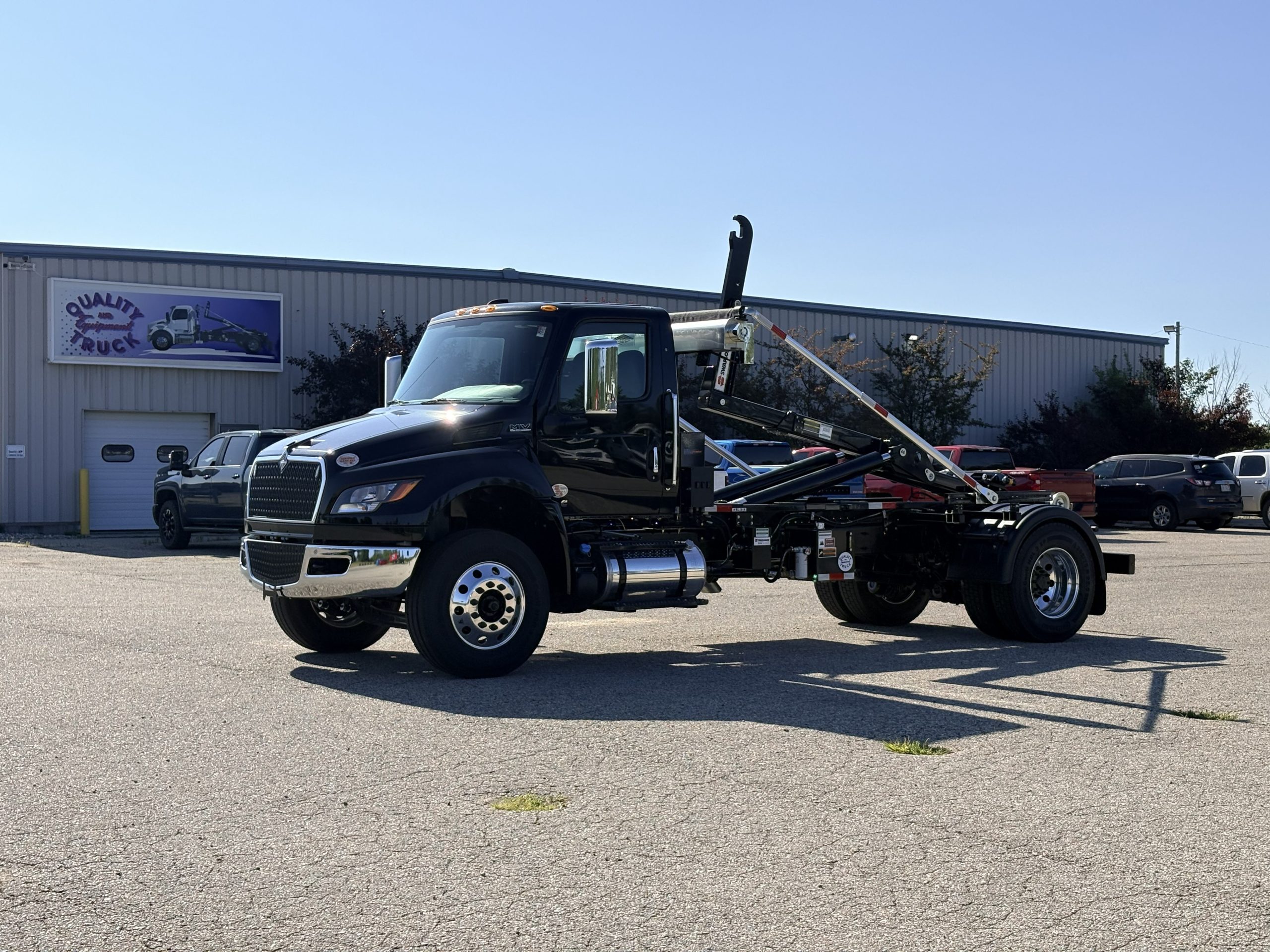 NEW 2026 International MV Hooklift Truck NEW 2026 International MV Hooklift Truck - image 3 of 6
