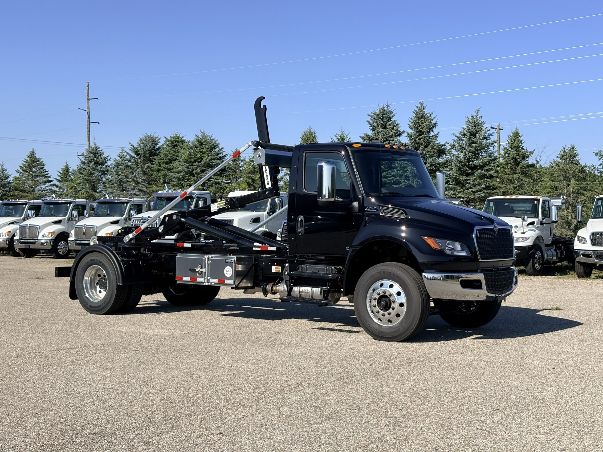 NEW 2026 International MV Hooklift Truck NEW 2026 International MV Hooklift Truck - image 1 of 6