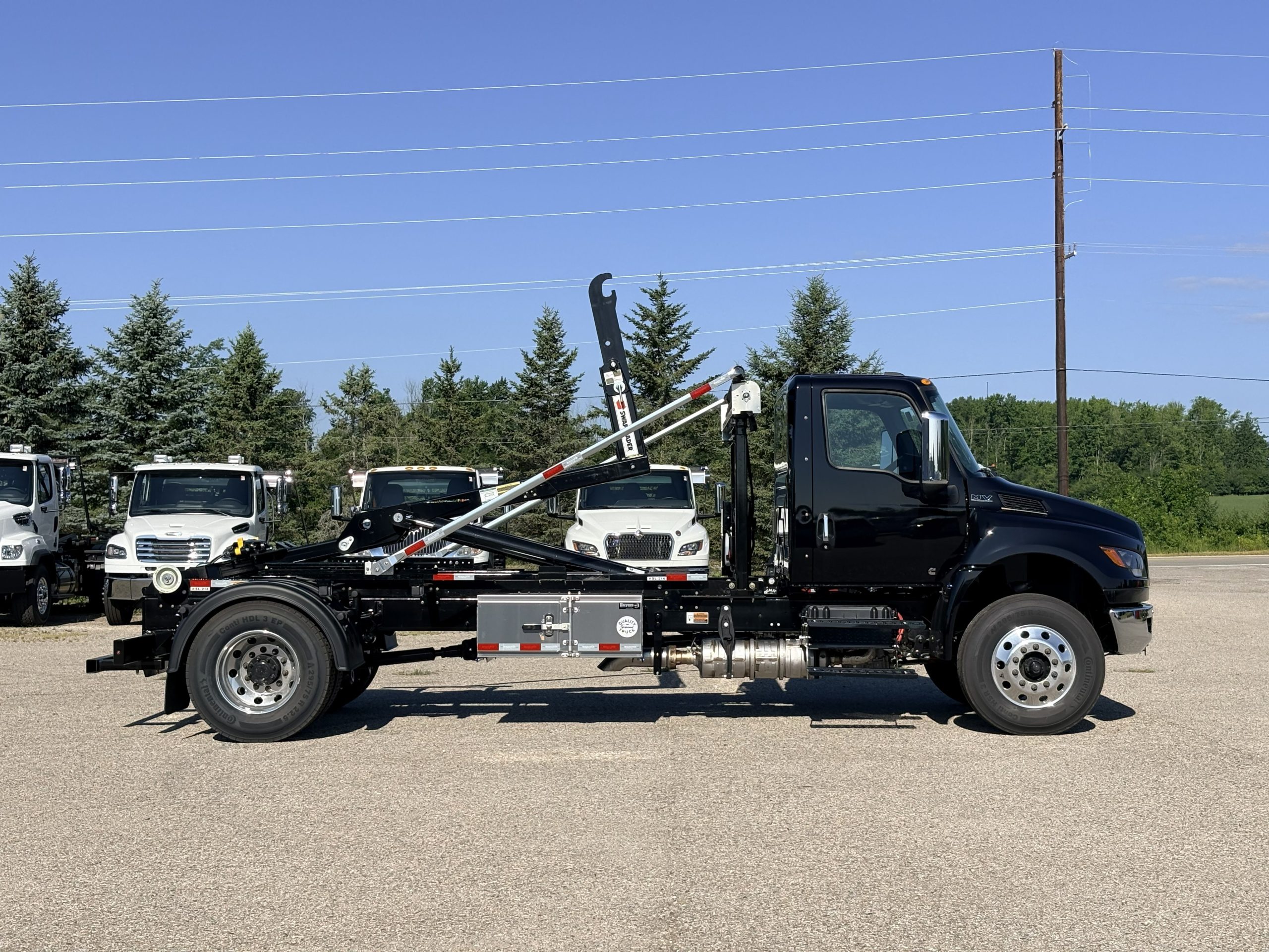 NEW 2026 International MV Hooklift Truck NEW 2026 International MV Hooklift Truck - image 4 of 6