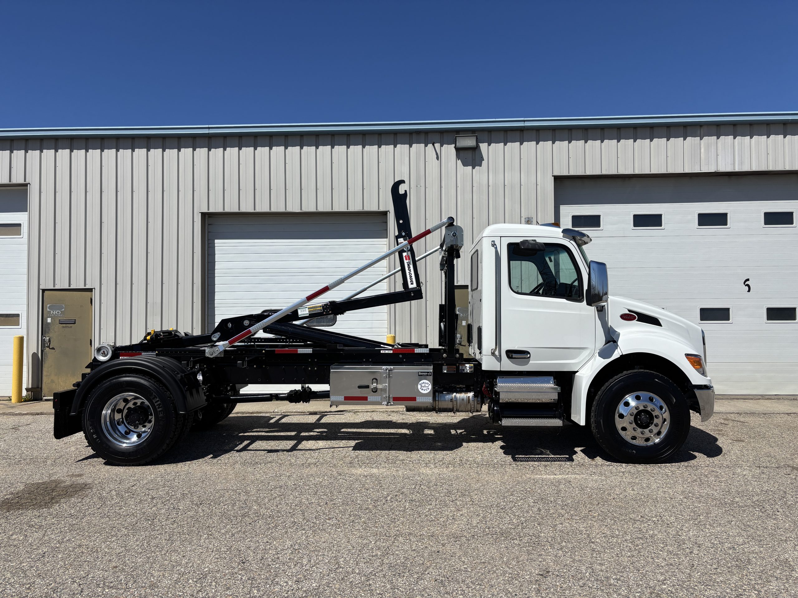 NEW 2026 Peterbilt 536 Hooklift Truck NEW 2026 Peterbilt 536 Hooklift Truck - image 4 of 6