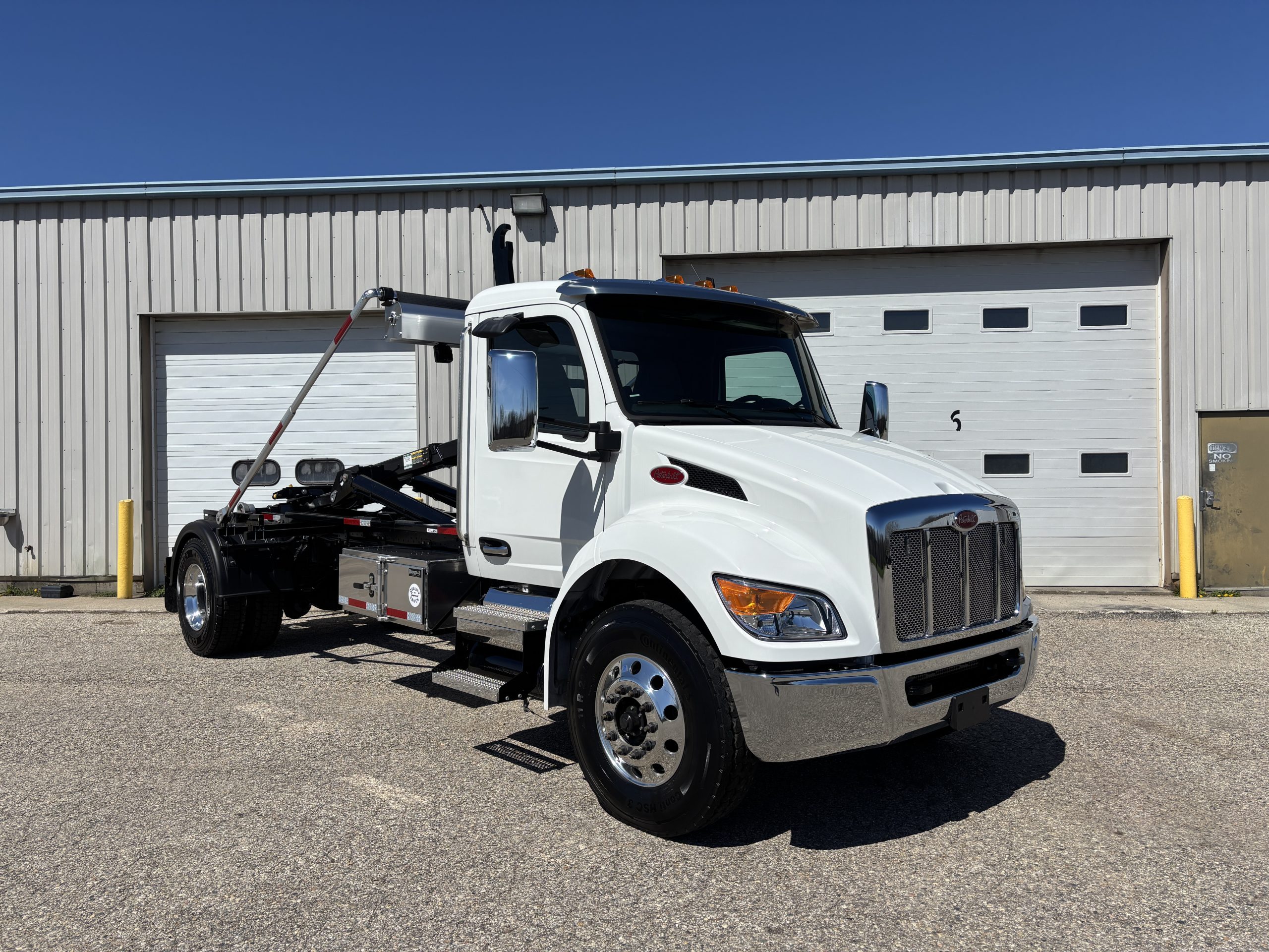 NEW 2026 Peterbilt 536 Hooklift Truck NEW 2026 Peterbilt 536 Hooklift Truck - image 1 of 6