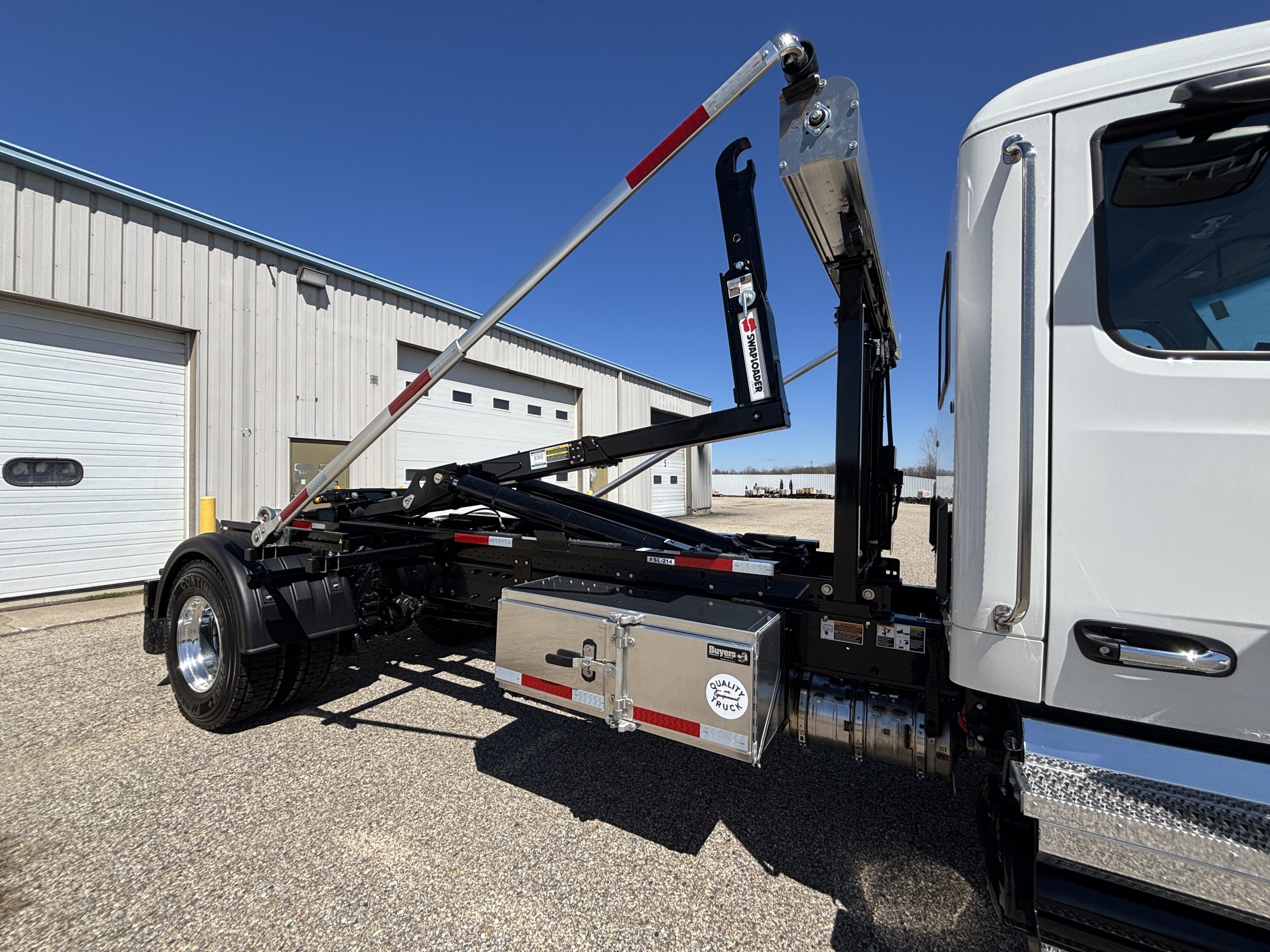 NEW 2026 Peterbilt 536 Hooklift Truck NEW 2026 Peterbilt 536 Hooklift Truck - image 5 of 6