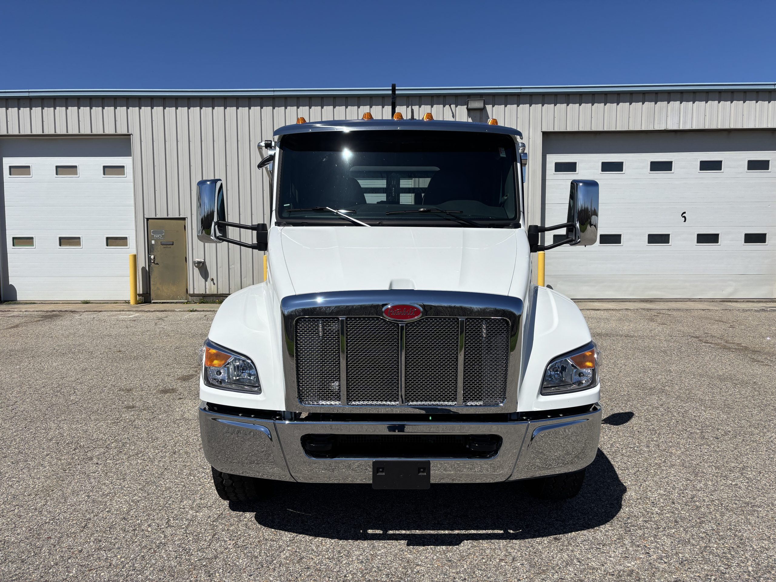 NEW 2026 Peterbilt 536 Hooklift Truck NEW 2026 Peterbilt 536 Hooklift Truck - image 2 of 6