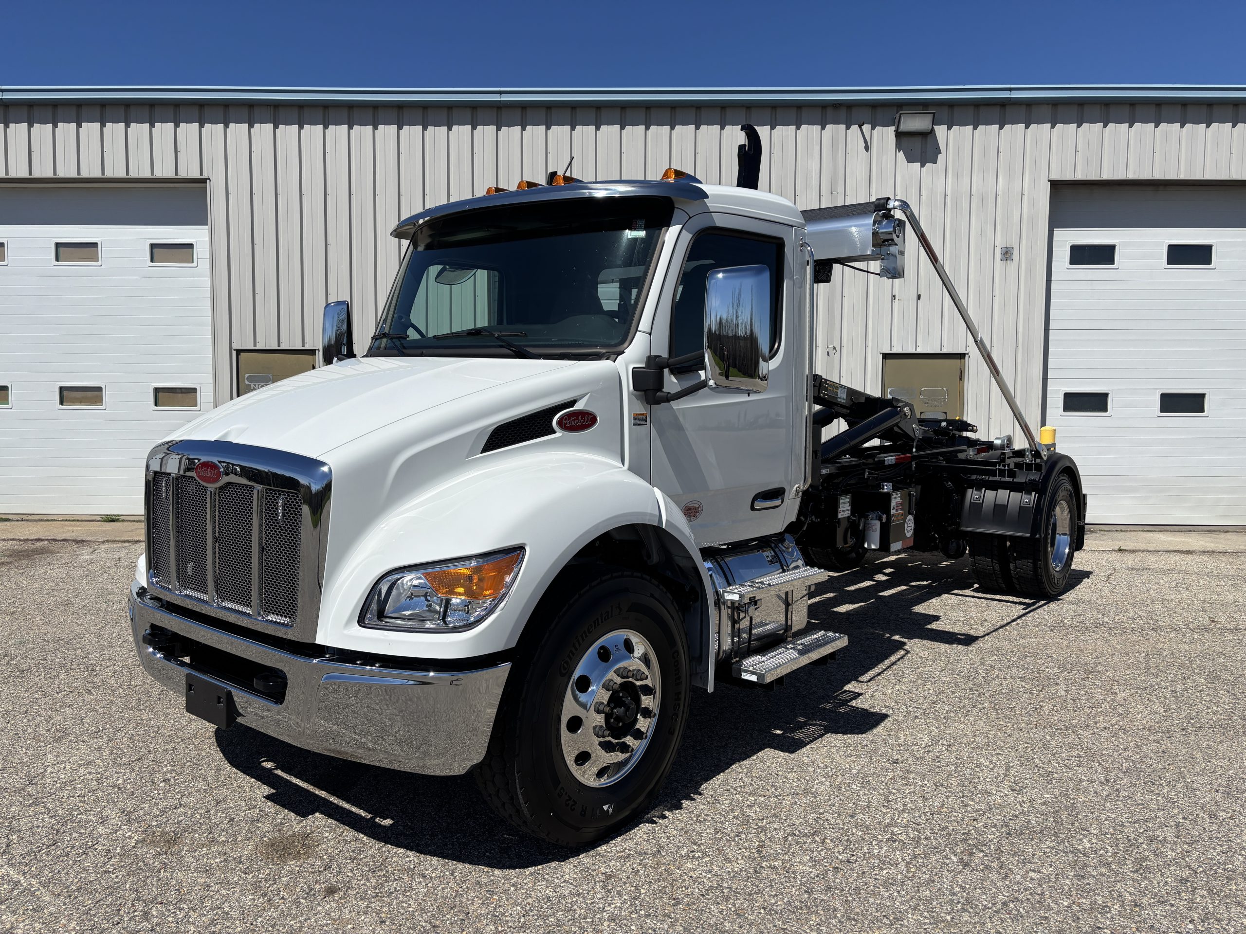 NEW 2026 Peterbilt 536 Hooklift Truck NEW 2026 Peterbilt 536 Hooklift Truck - image 3 of 6