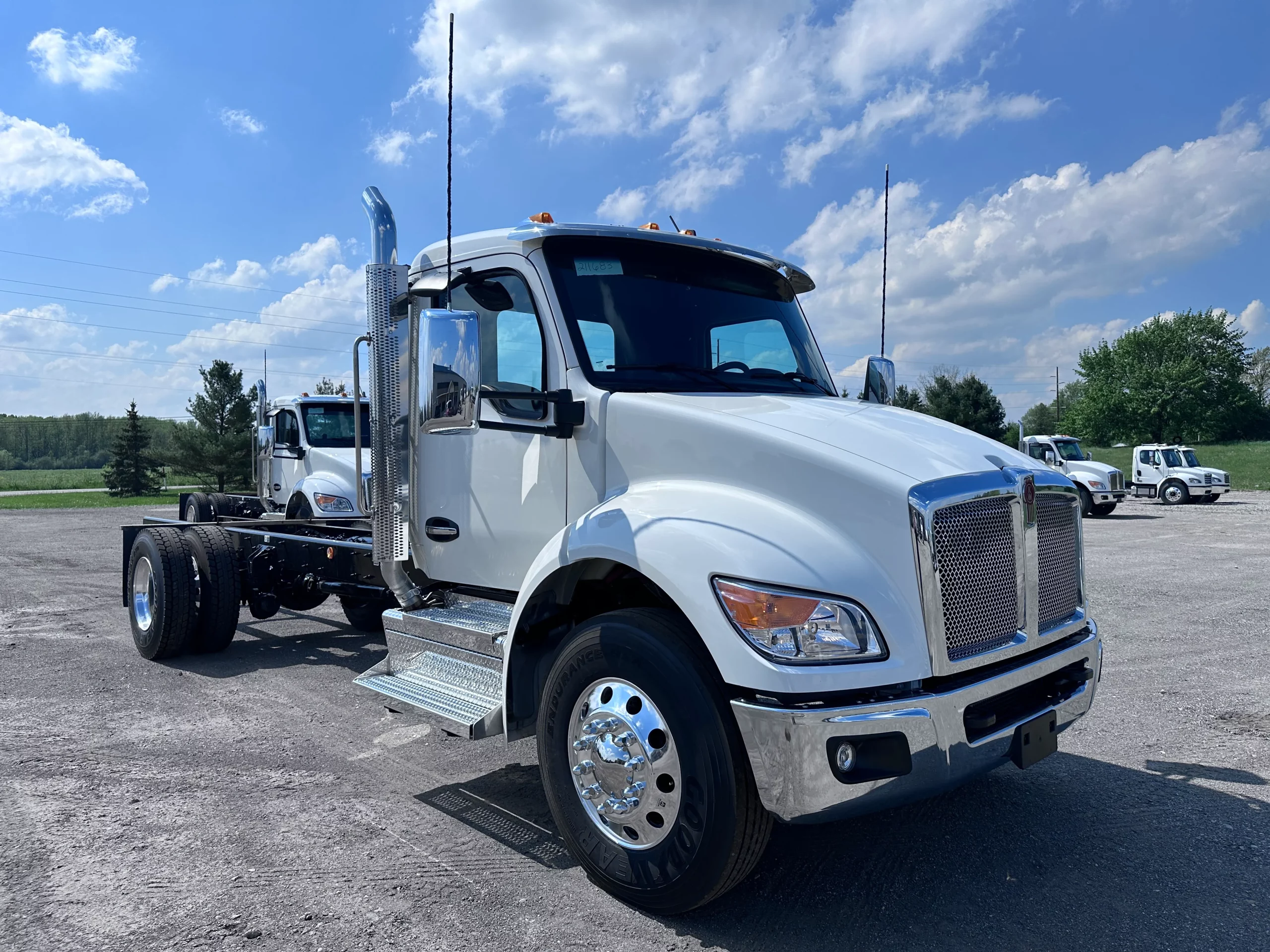 NEW 2026 Kenworth T280 Hooklift Truck NEW 2026 Kenworth T280 Hooklift Truck - image 1 of 6