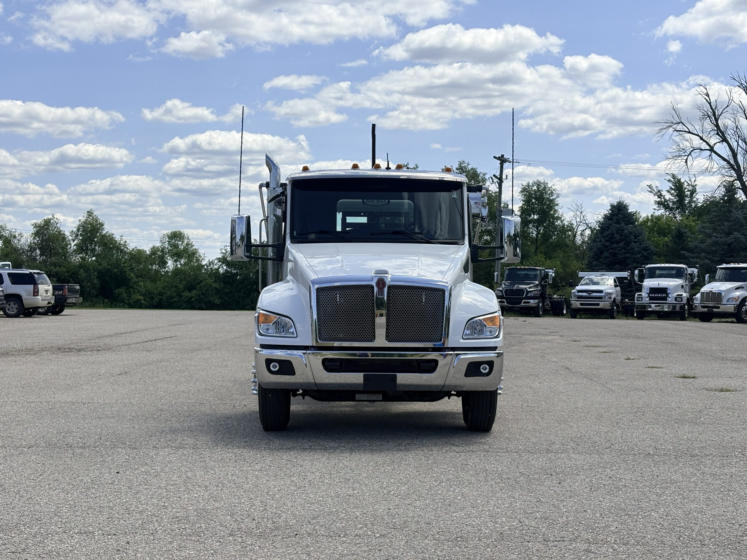 NEW 2026 Kenworth T280 Hooklift Truck NEW 2026 Kenworth T280 Hooklift Truck - image 1 of 6