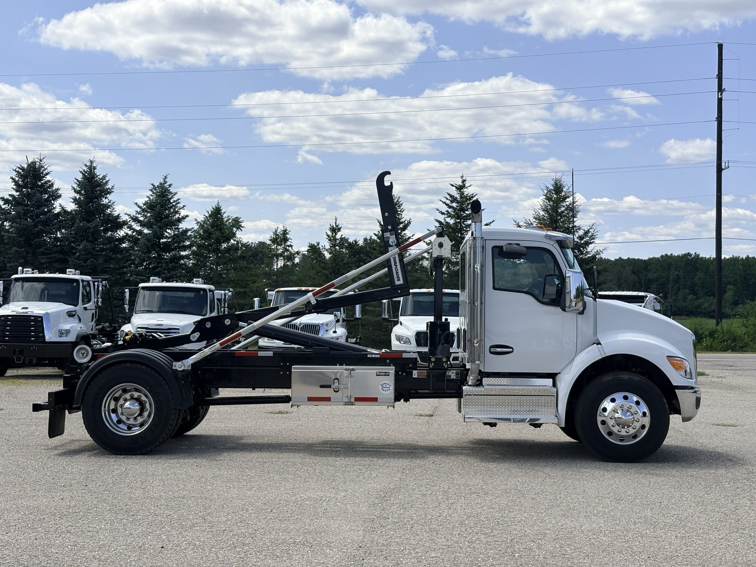 NEW 2026 Kenworth T280 Hooklift Truck NEW 2026 Kenworth T280 Hooklift Truck - image 4 of 6