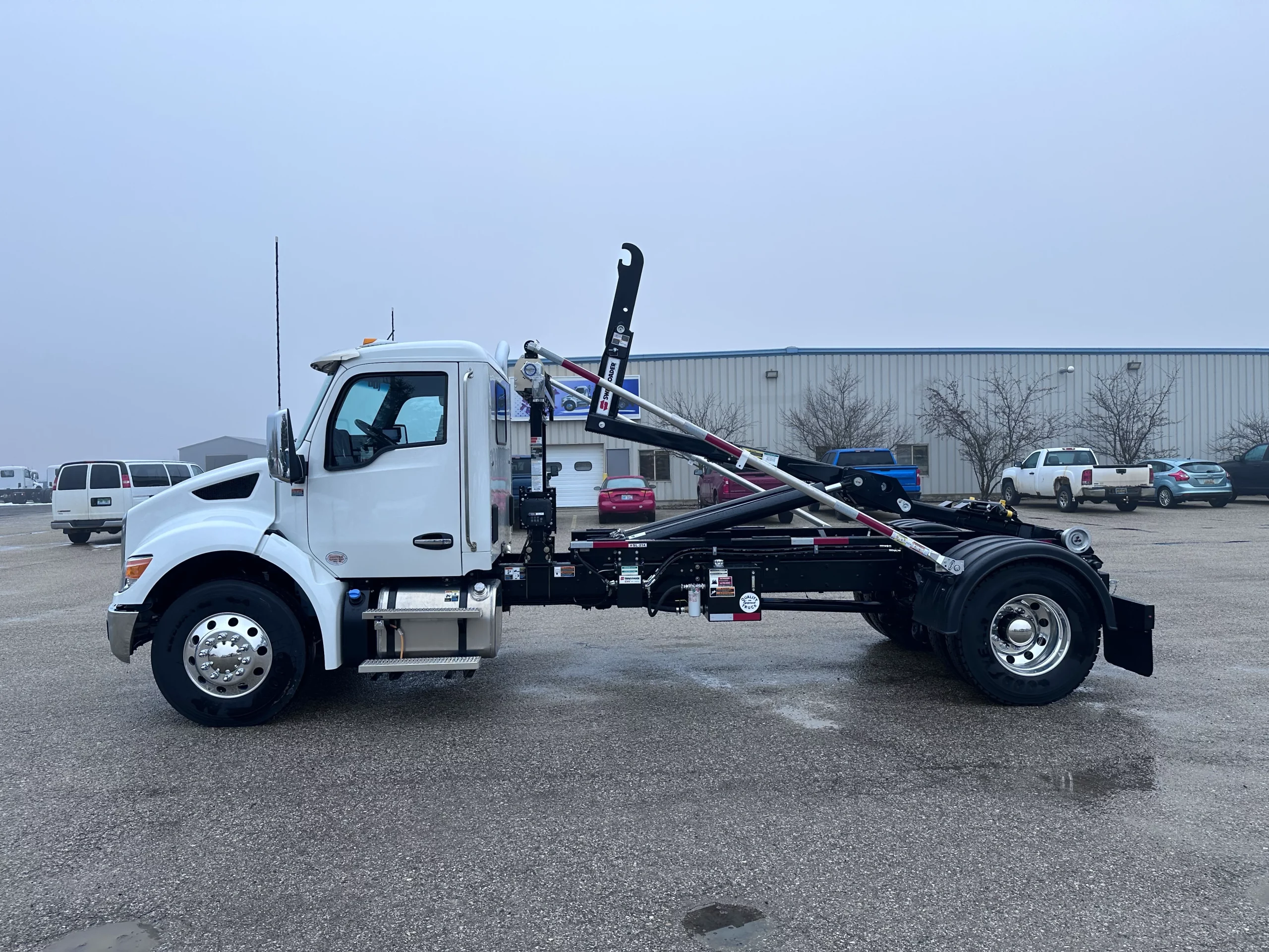NEW 2026 Kenworth T280 Hooklift Truck NEW 2026 Kenworth T280 Hooklift Truck - image 5 of 6