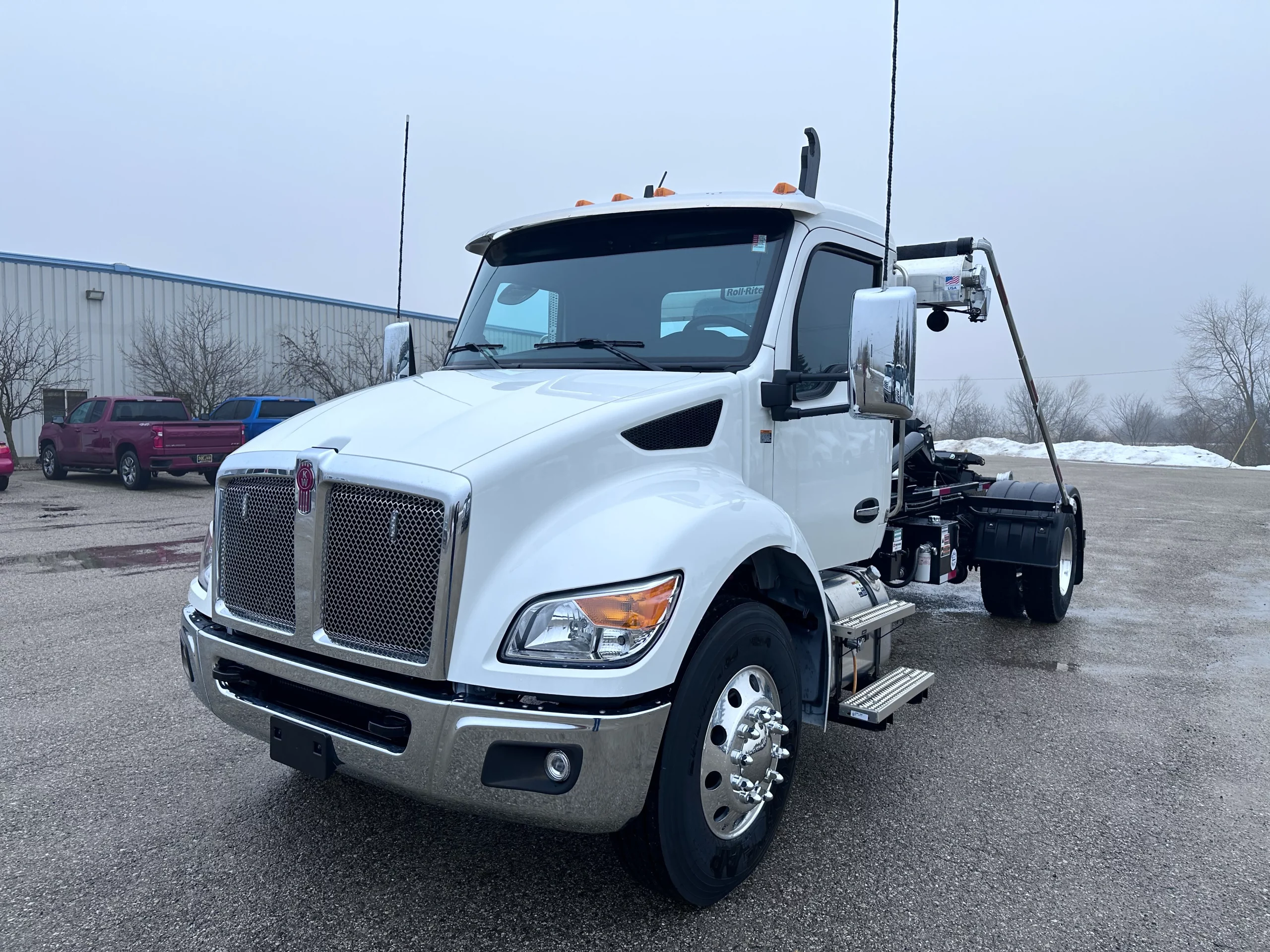 NEW 2026 Kenworth T280 Hooklift Truck NEW 2026 Kenworth T280 Hooklift Truck - image 3 of 6