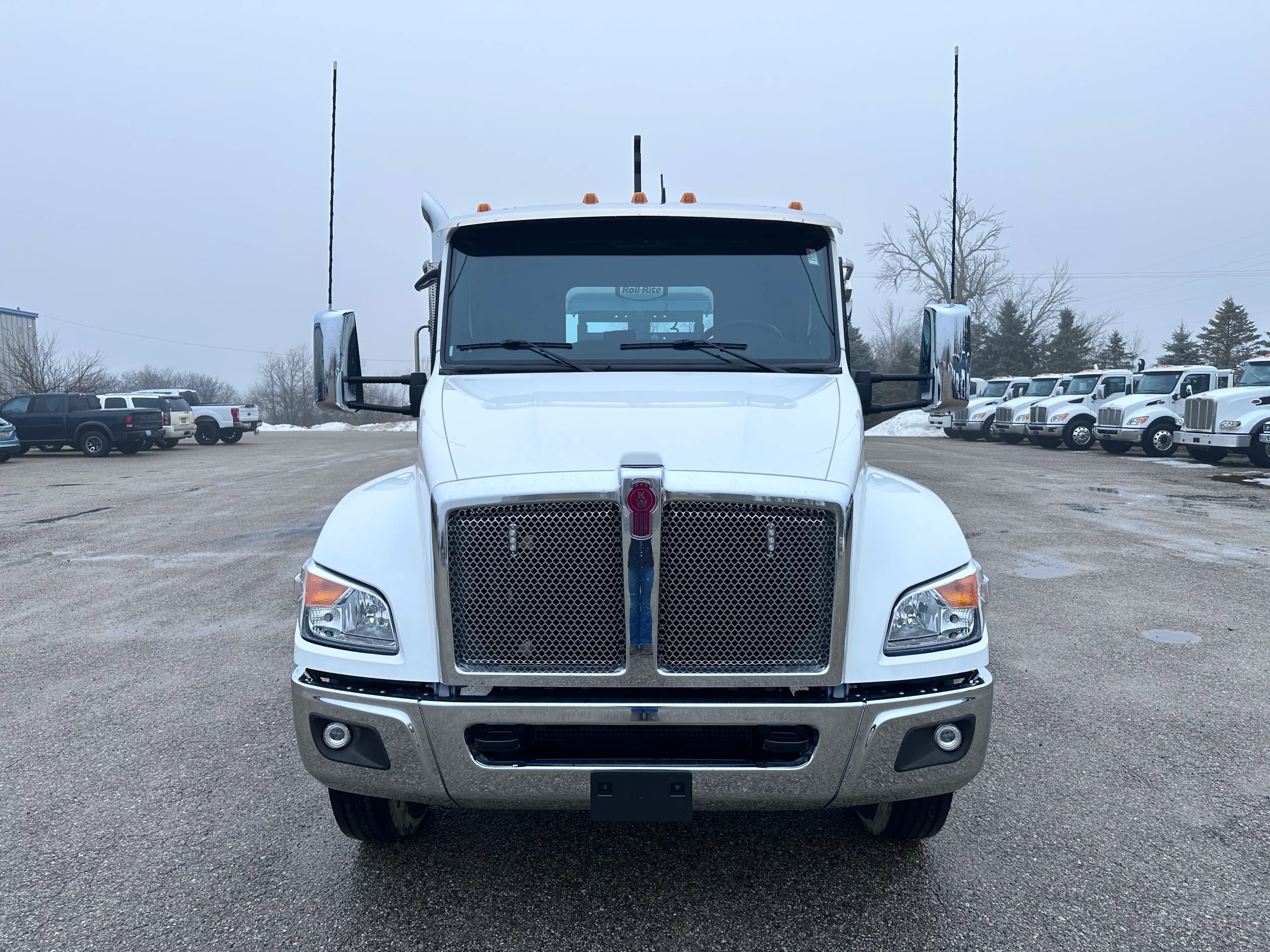 NEW 2026 Kenworth T280 Hooklift Truck NEW 2026 Kenworth T280 Hooklift Truck - image 2 of 6