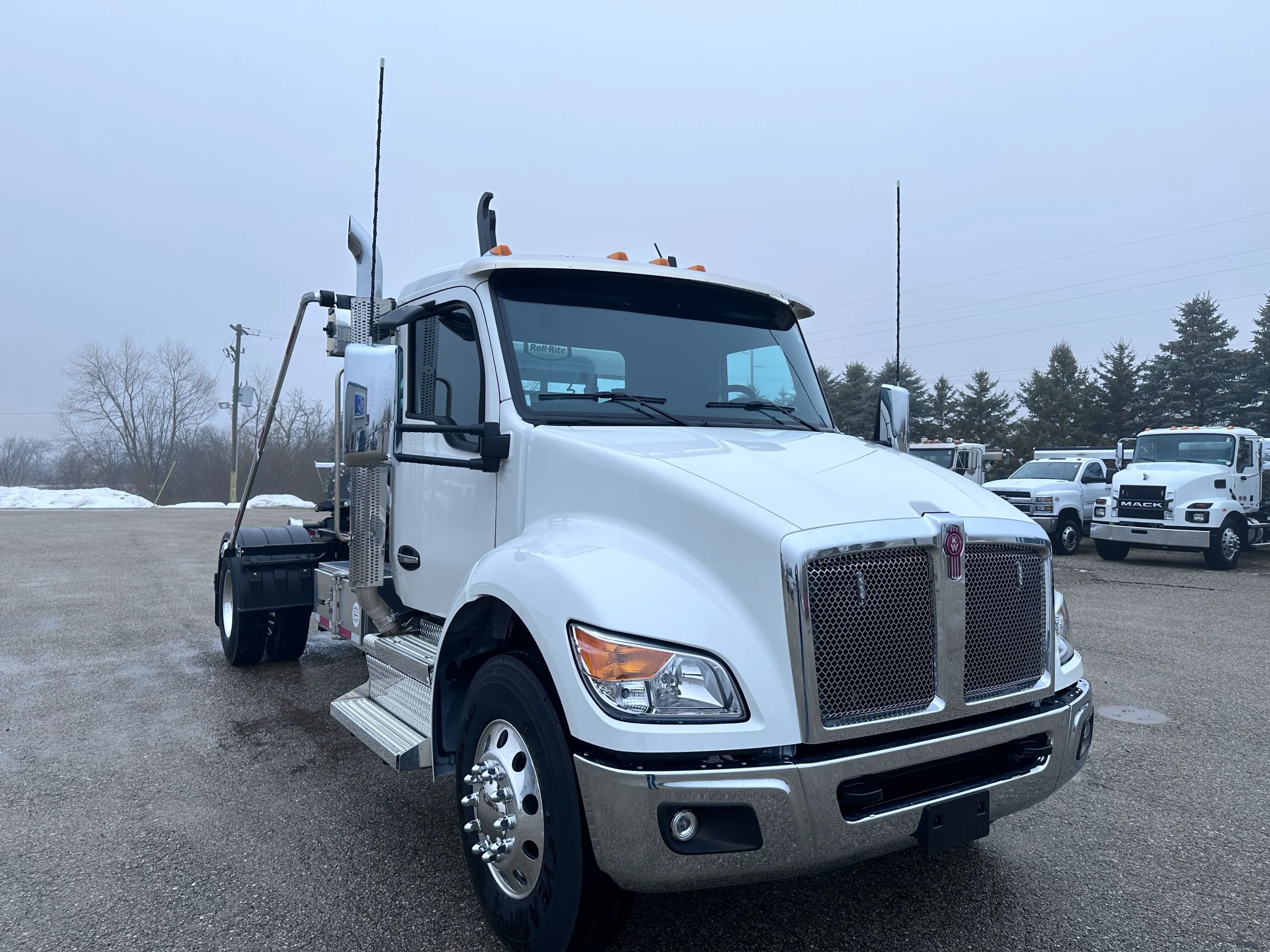 NEW 2026 Kenworth T280 Hooklift Truck NEW 2026 Kenworth T280 Hooklift Truck - image 1 of 6