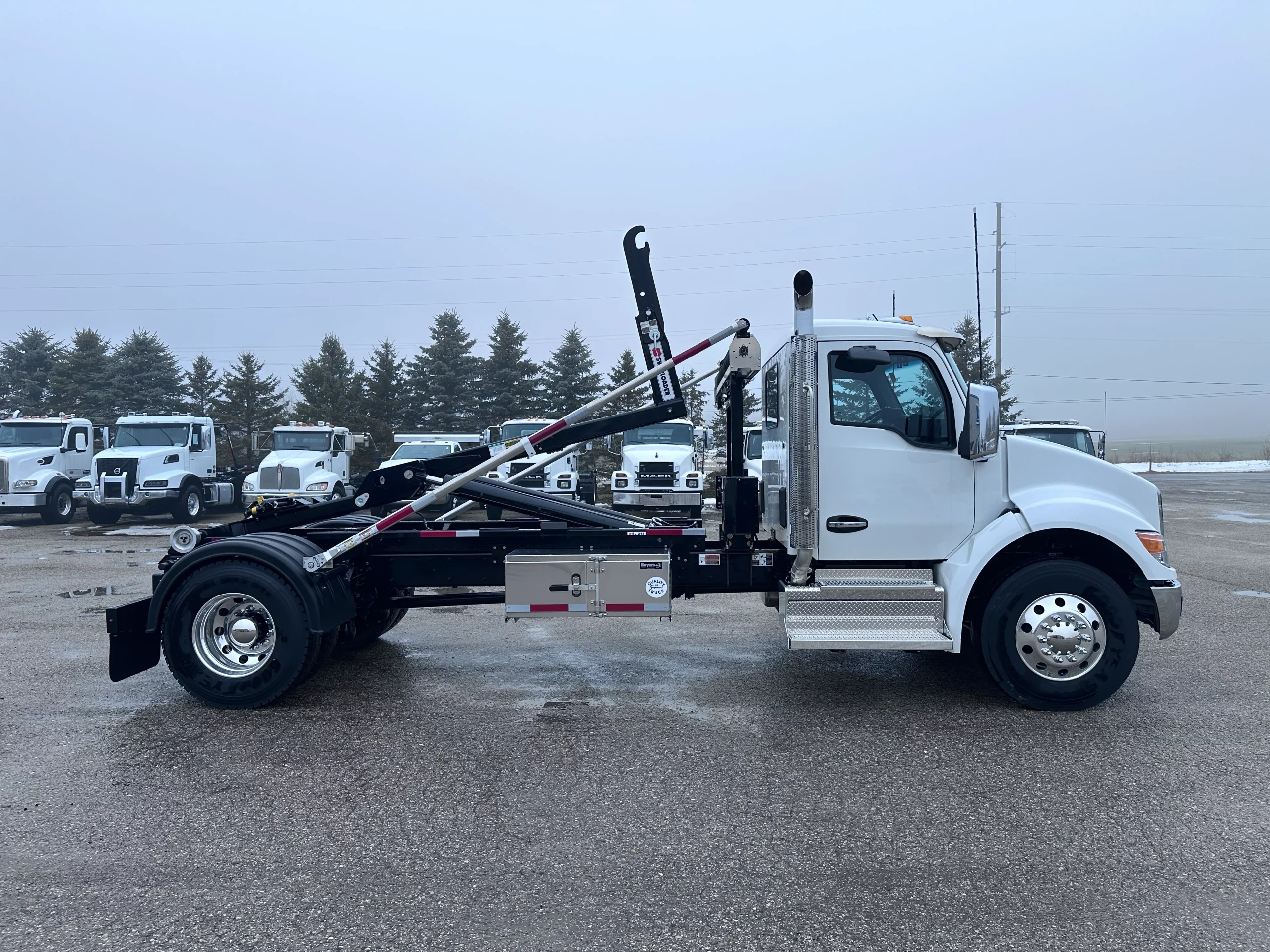 NEW 2026 Kenworth T280 Hooklift Truck NEW 2026 Kenworth T280 Hooklift Truck - image 4 of 6