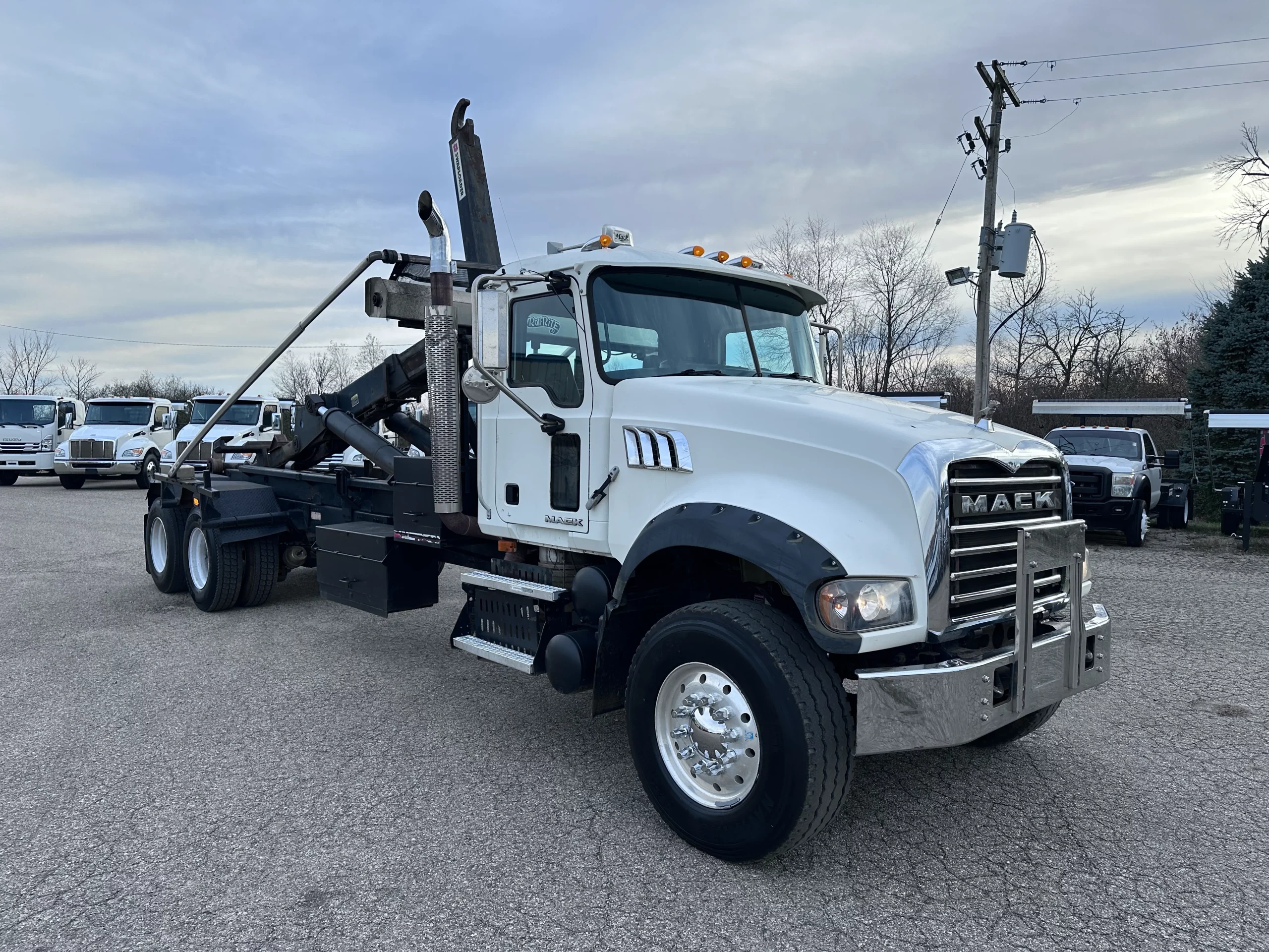 USED 2008 Mack Granite Hooklift Truck USED 2008 Mack Granite Hooklift Truck - image 1 of 6