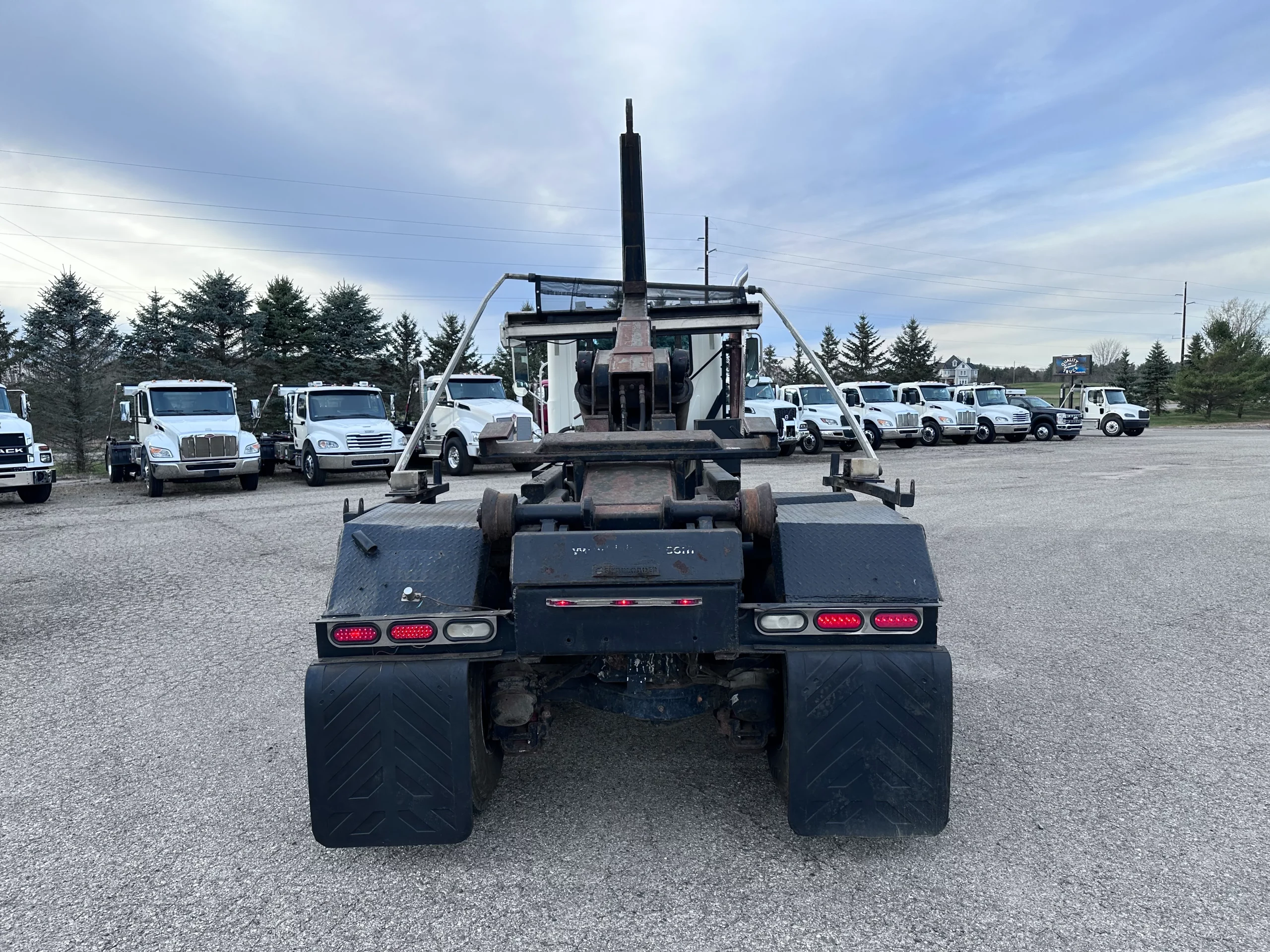 USED 2008 Mack Granite Hooklift Truck USED 2008 Mack Granite Hooklift Truck - image 6 of 6