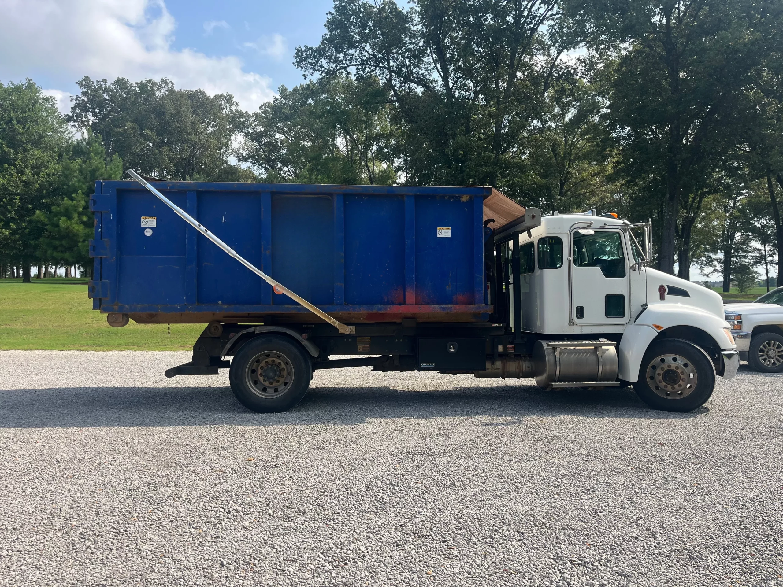 USED 2020 Kenworth T270 Hooklift Truck USED 2020 Kenworth T270 Hooklift Truck - image 2 of 4