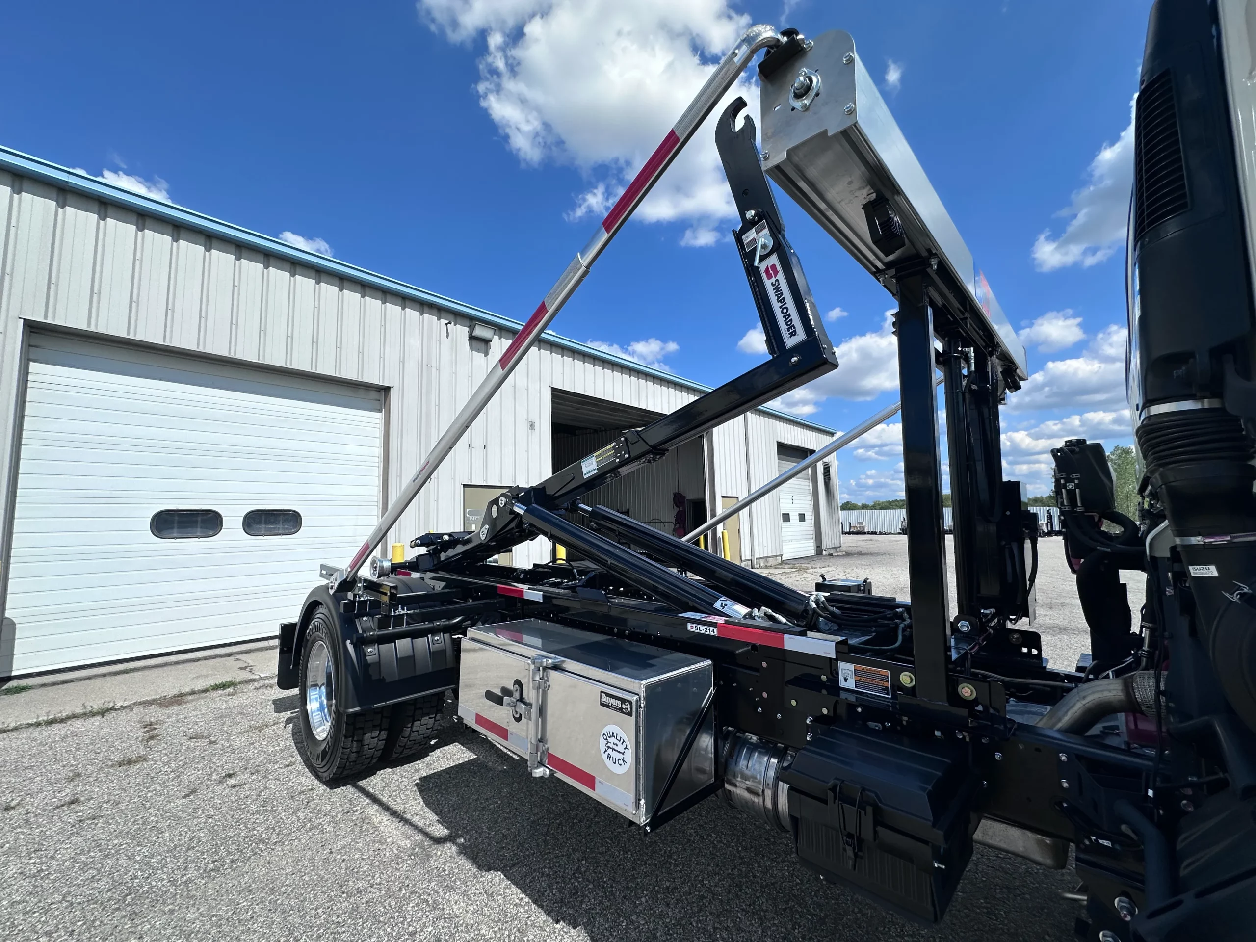 New 2025 Isuzu Ftr Hooklift Truck NEW 2025 Isuzu FTR Hooklift Truck - image 6 of 6
