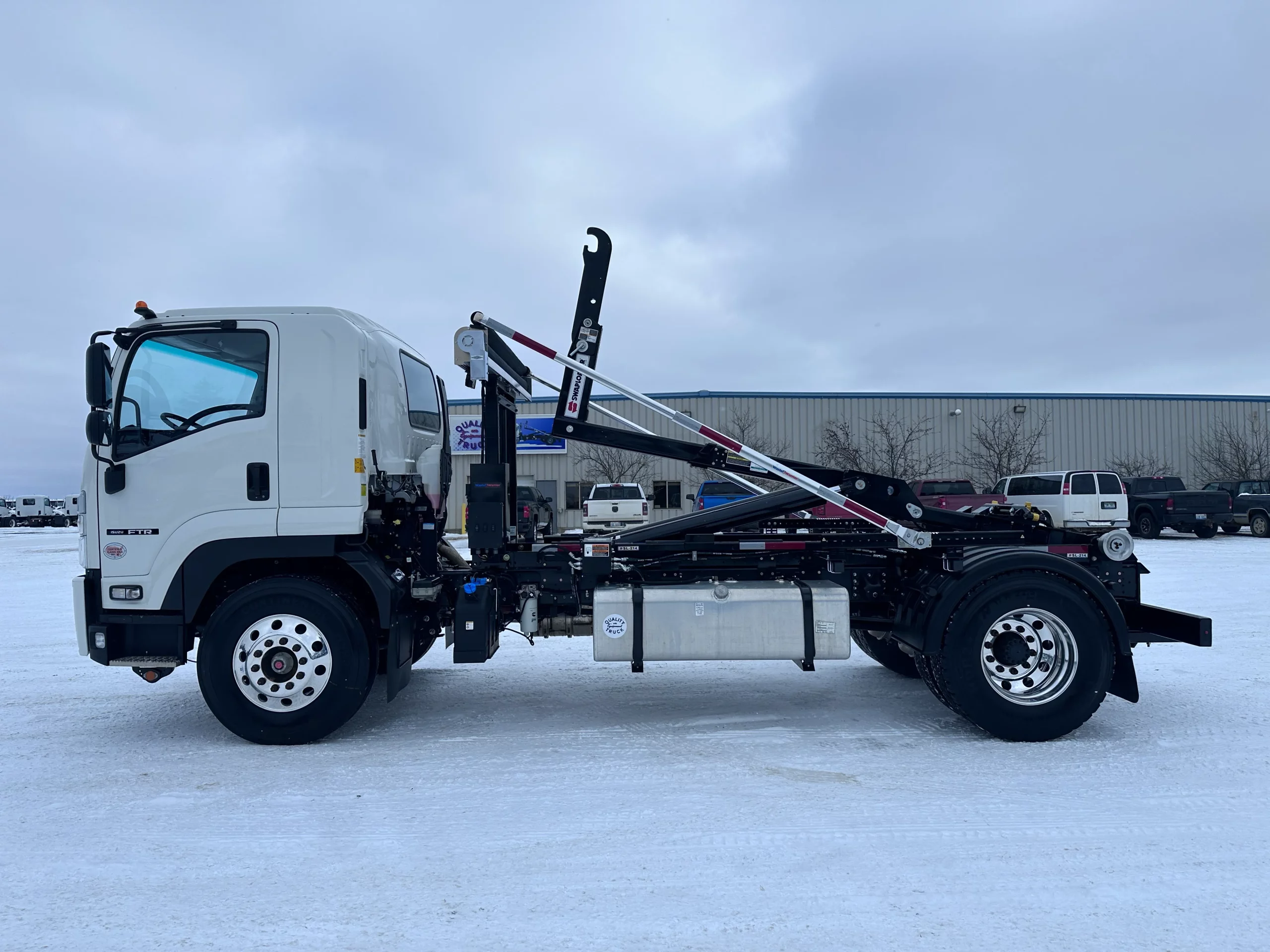 New 2025 Isuzu Ftr Hooklift Truck NEW 2025 Isuzu FTR Hooklift Truck - image 5 of 6