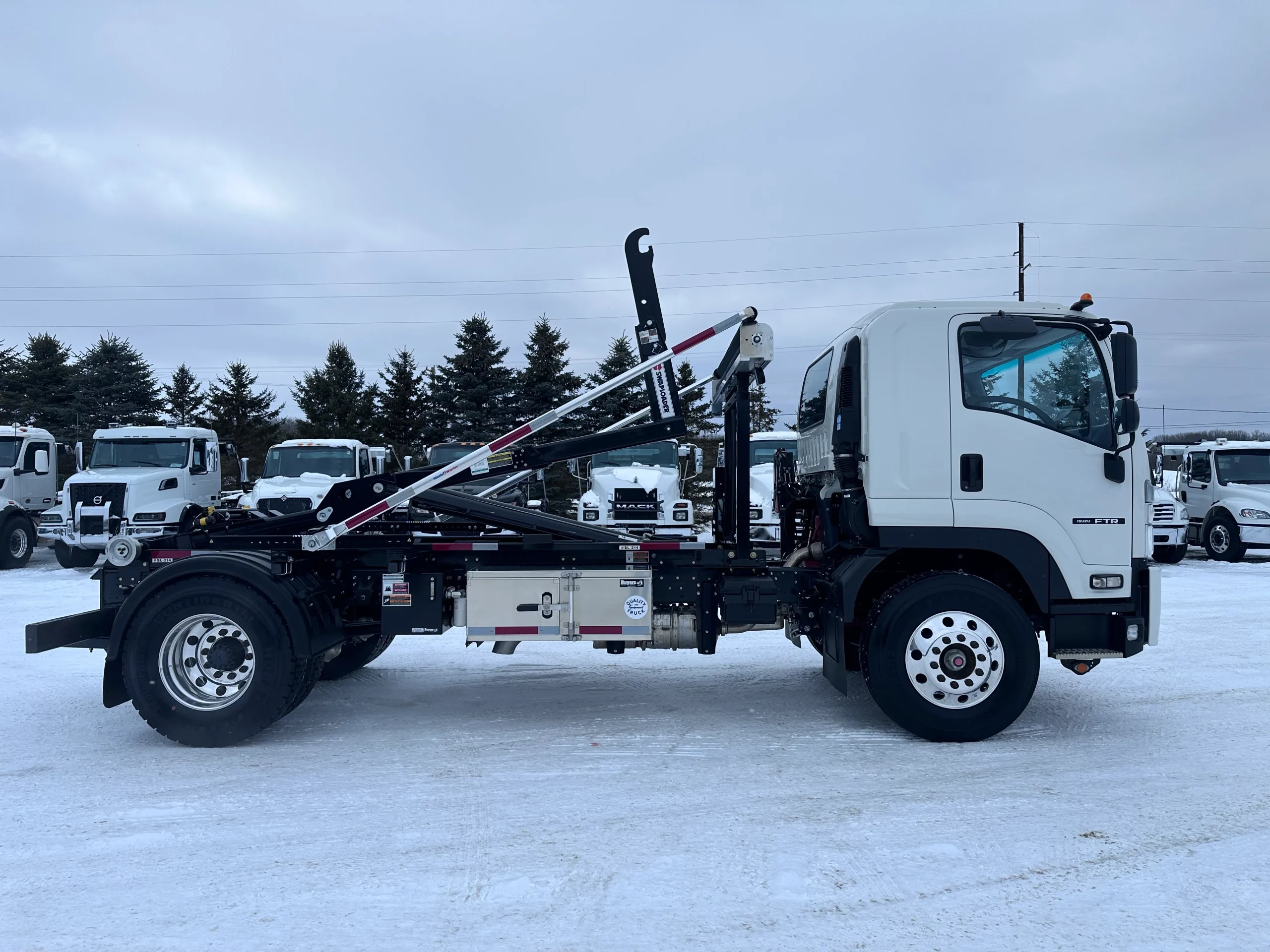New 2025 Isuzu Ftr Hooklift Truck NEW 2025 Isuzu FTR Hooklift Truck - image 4 of 6