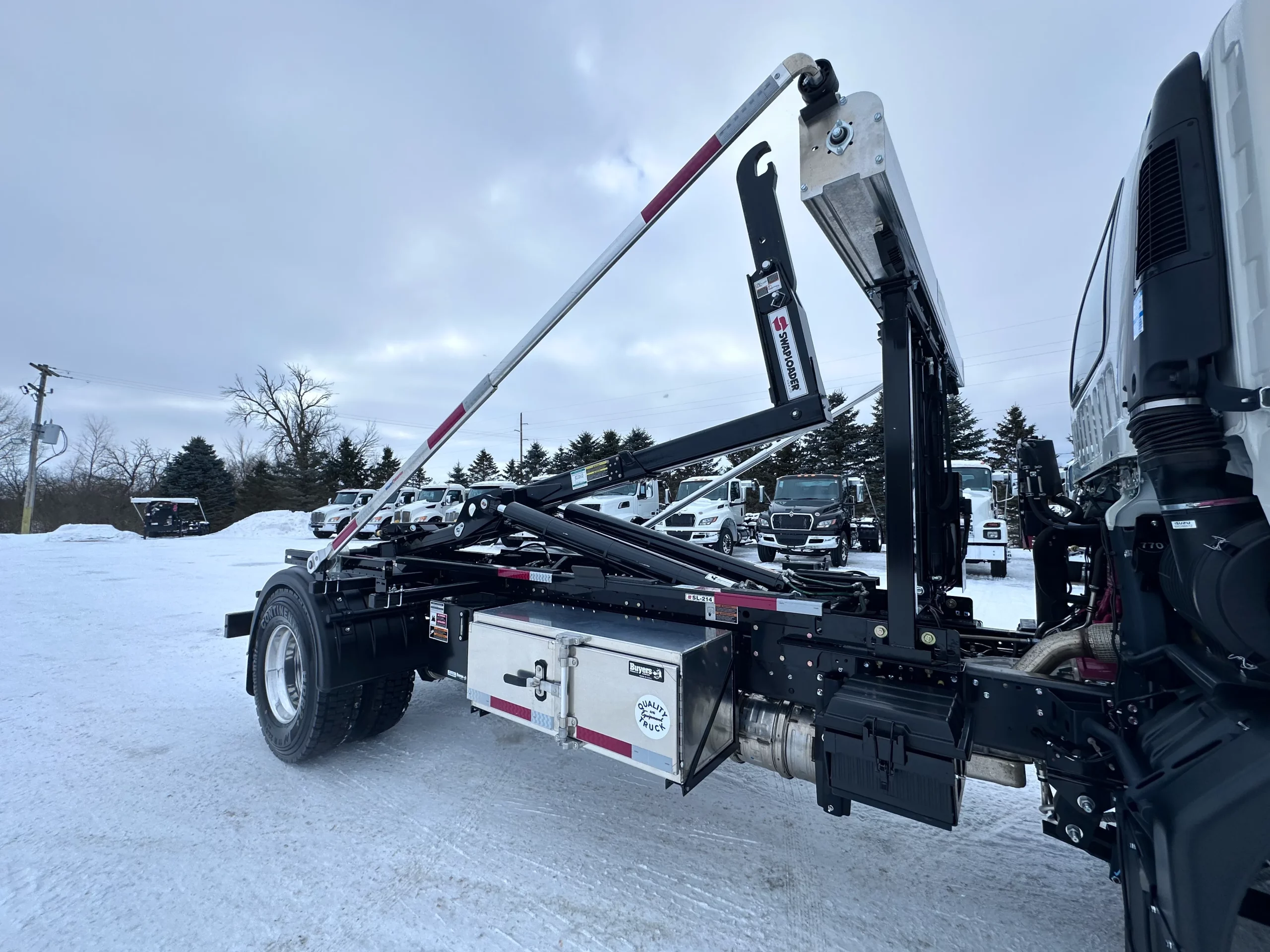 New 2025 Isuzu Ftr Hooklift Truck NEW 2025 Isuzu FTR Hooklift Truck - image 6 of 6