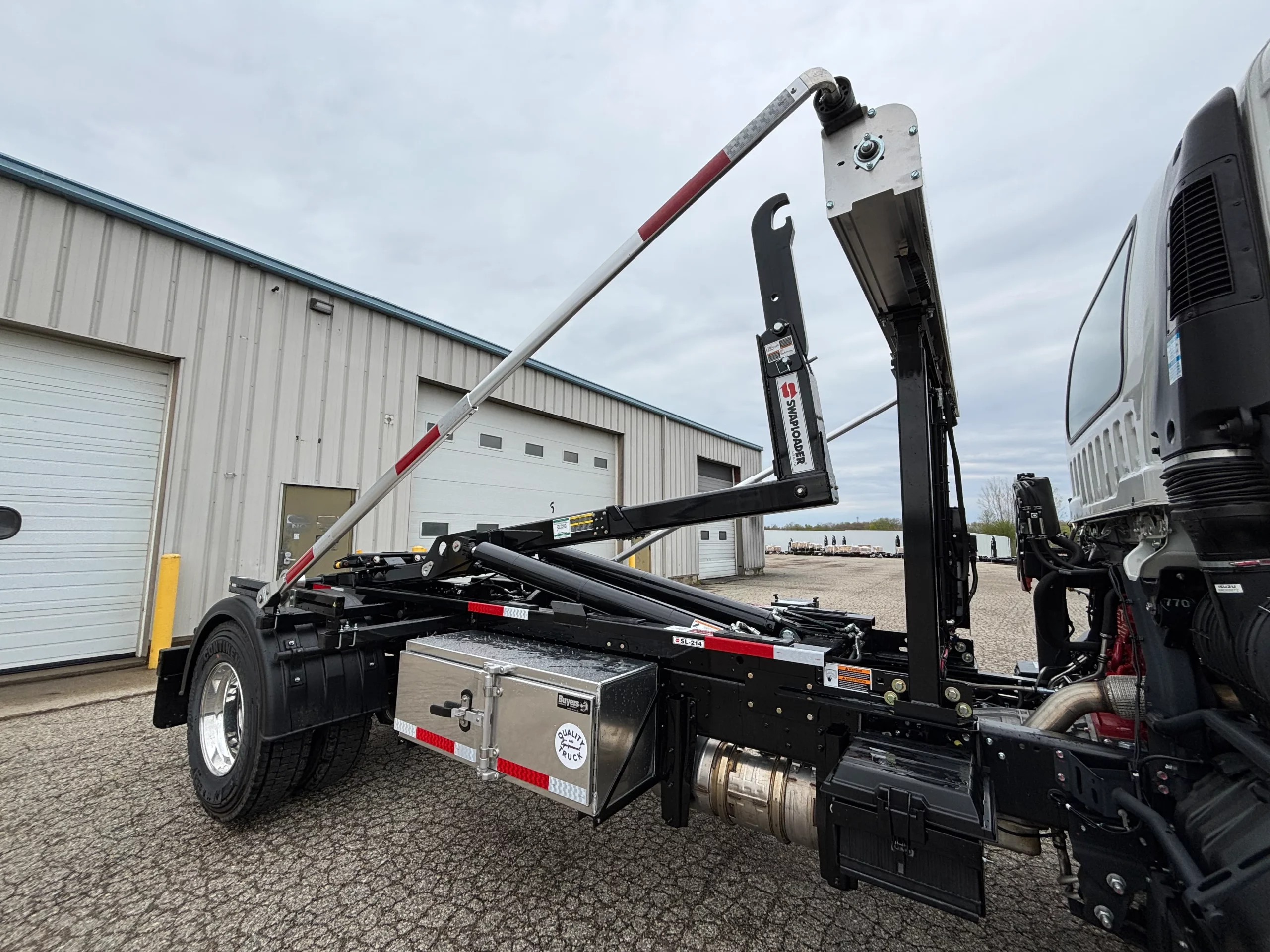 NEW 2025 Isuzu FTR Hooklift Truck NEW 2025 Isuzu FTR Hooklift Truck - image 6 of 6