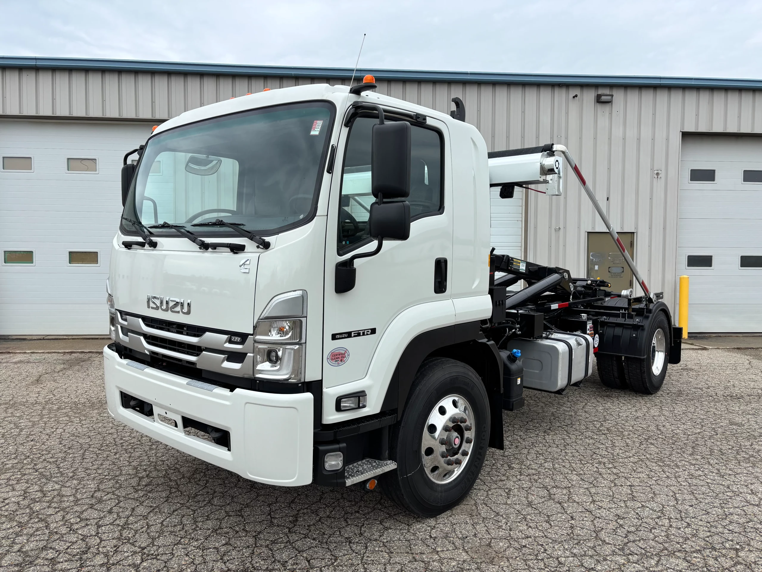 NEW 2025 Isuzu FTR Hooklift Truck NEW 2025 Isuzu FTR Hooklift Truck - image 3 of 6