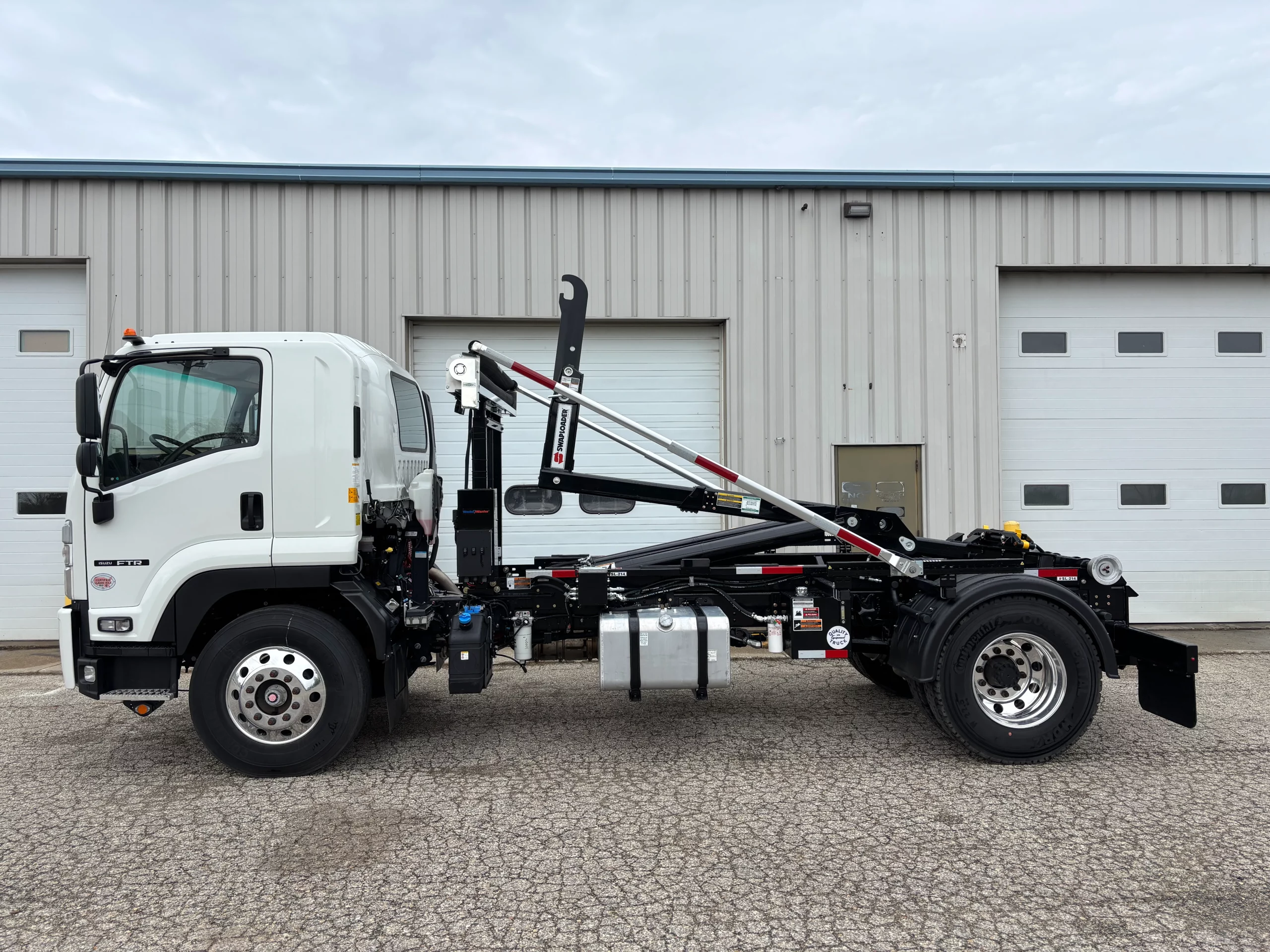 NEW 2025 Isuzu FTR Hooklift Truck NEW 2025 Isuzu FTR Hooklift Truck - image 5 of 6