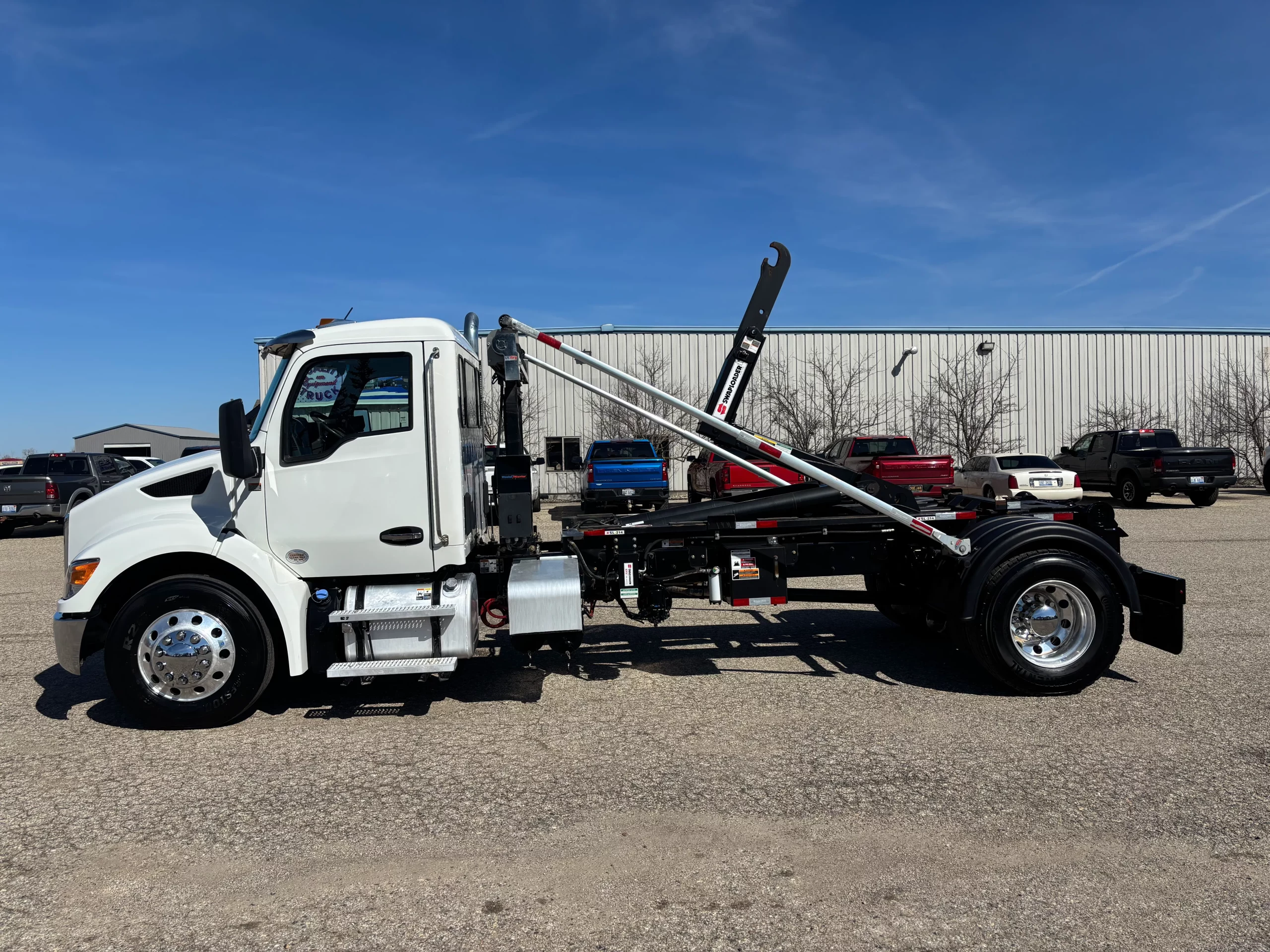 USED 2025 Kenworth T280 Hooklift Truck USED 2025 Kenworth T280 Hooklift Truck - image 5 of 6