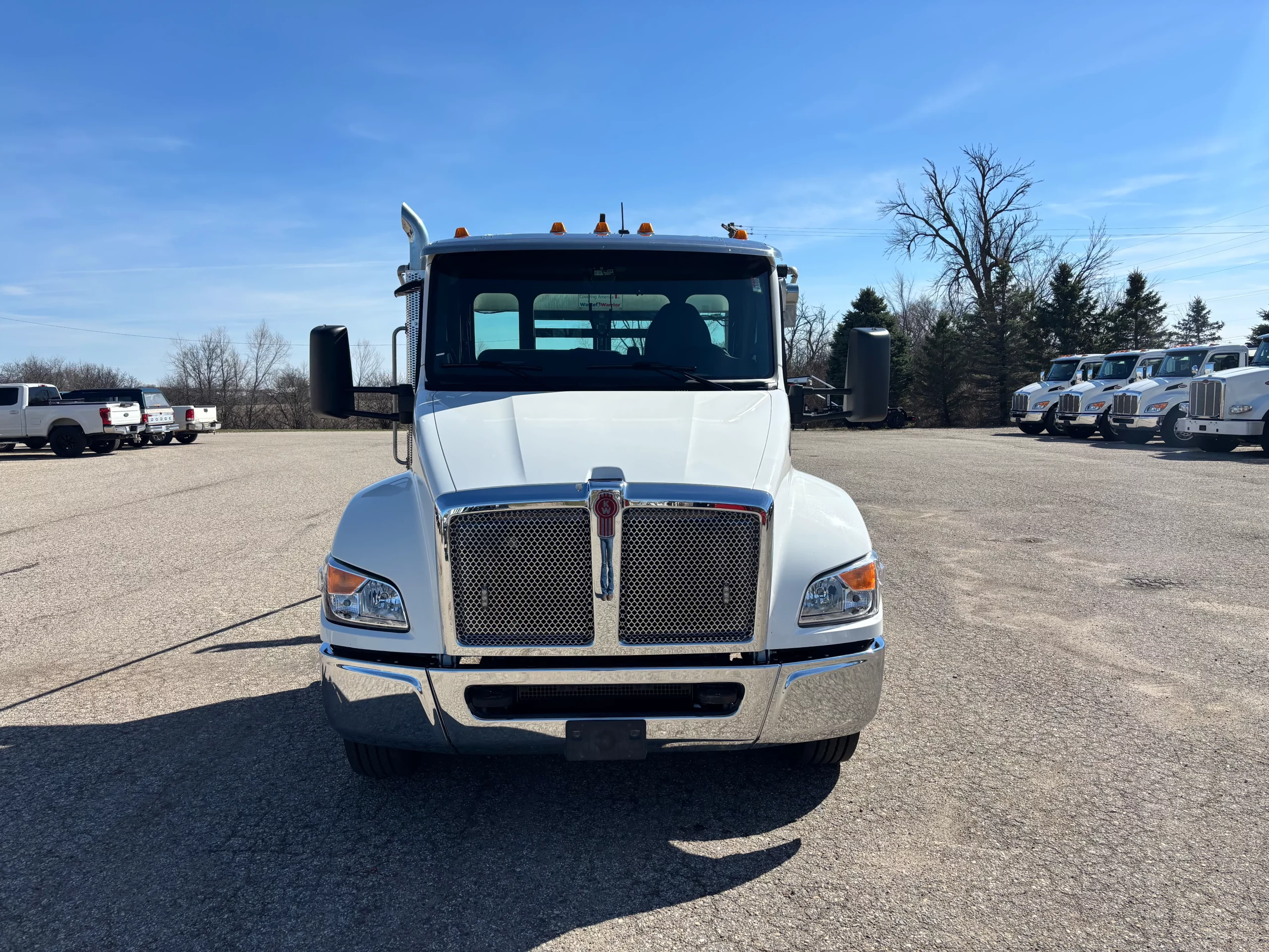 USED 2025 Kenworth T280 Hooklift Truck USED 2025 Kenworth T280 Hooklift Truck - image 2 of 6