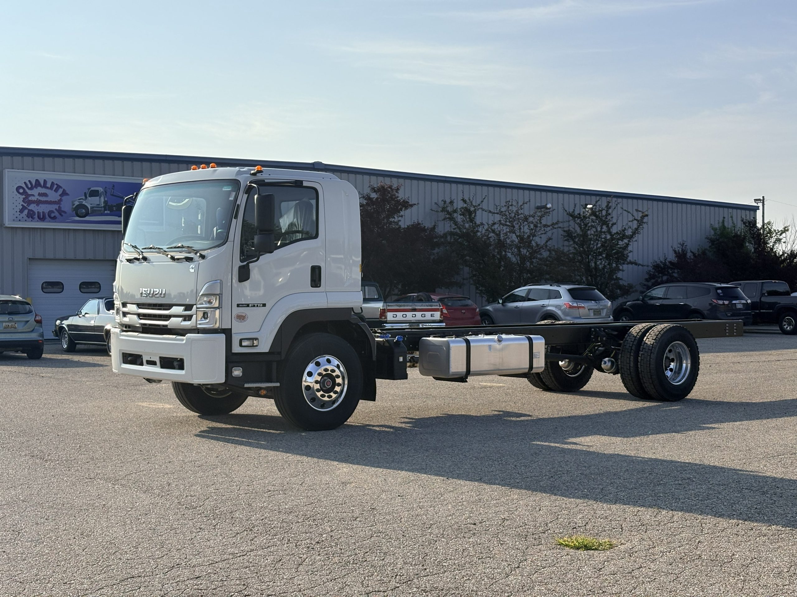 NEW 2025 Isuzu FTR Hooklift Truck NEW 2025 Isuzu FTR Hooklift Truck - image 3 of 6