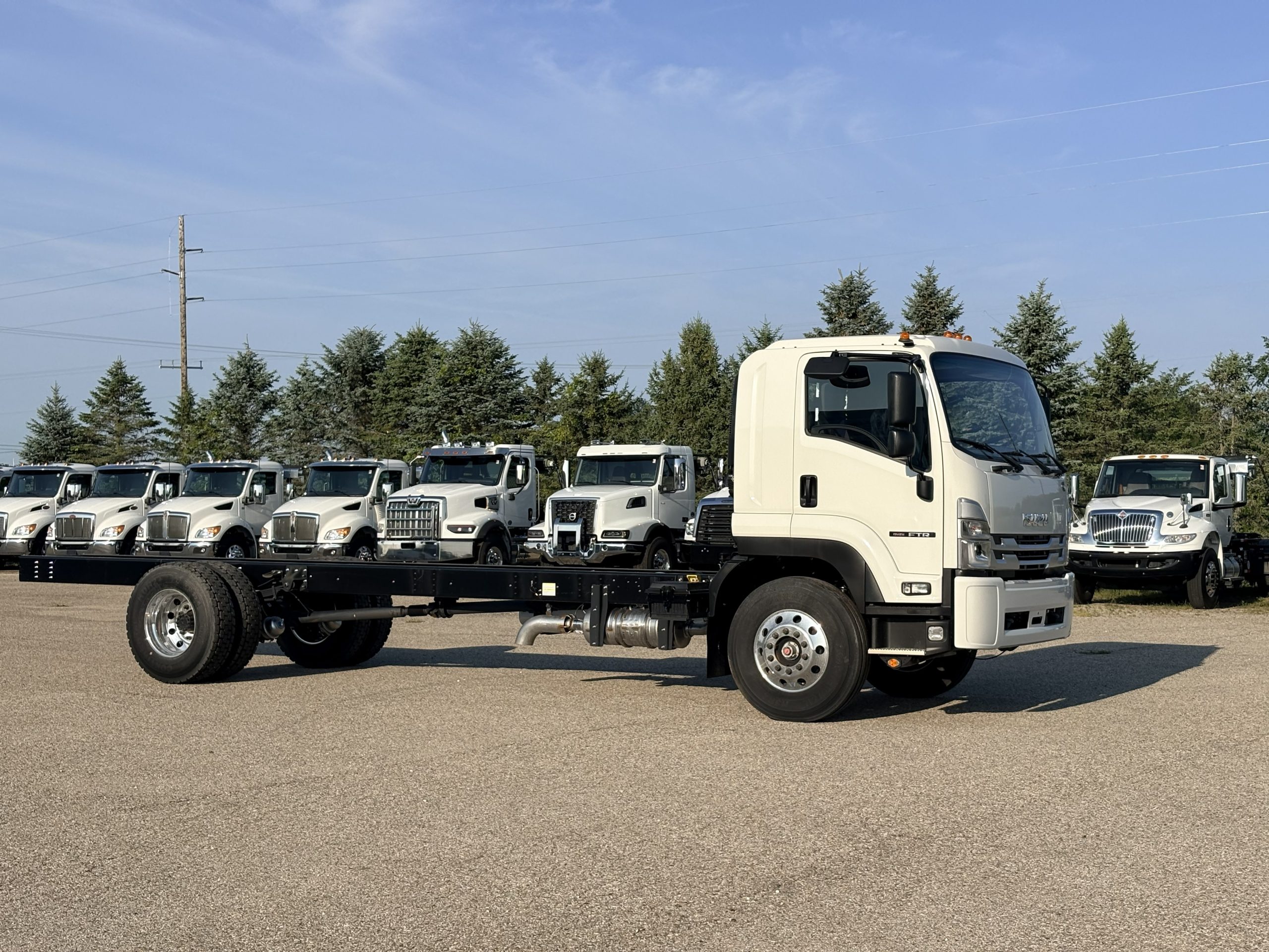 NEW 2025 Isuzu FTR Hooklift Truck NEW 2025 Isuzu FTR Hooklift Truck - image 4 of 6