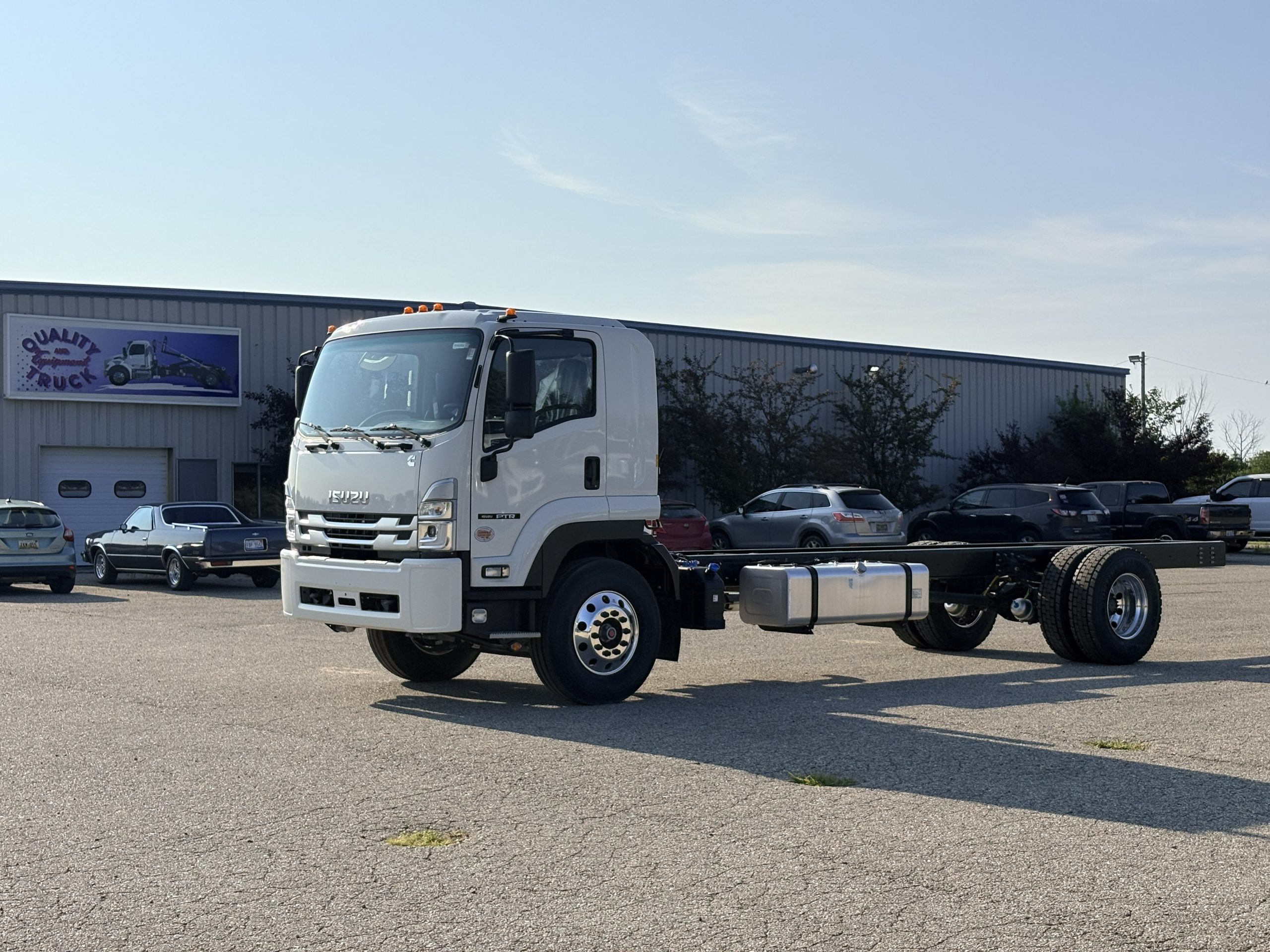 NEW 2025 Isuzu FTR Hooklift Truck NEW 2025 Isuzu FTR Hooklift Truck - image 1 of 6