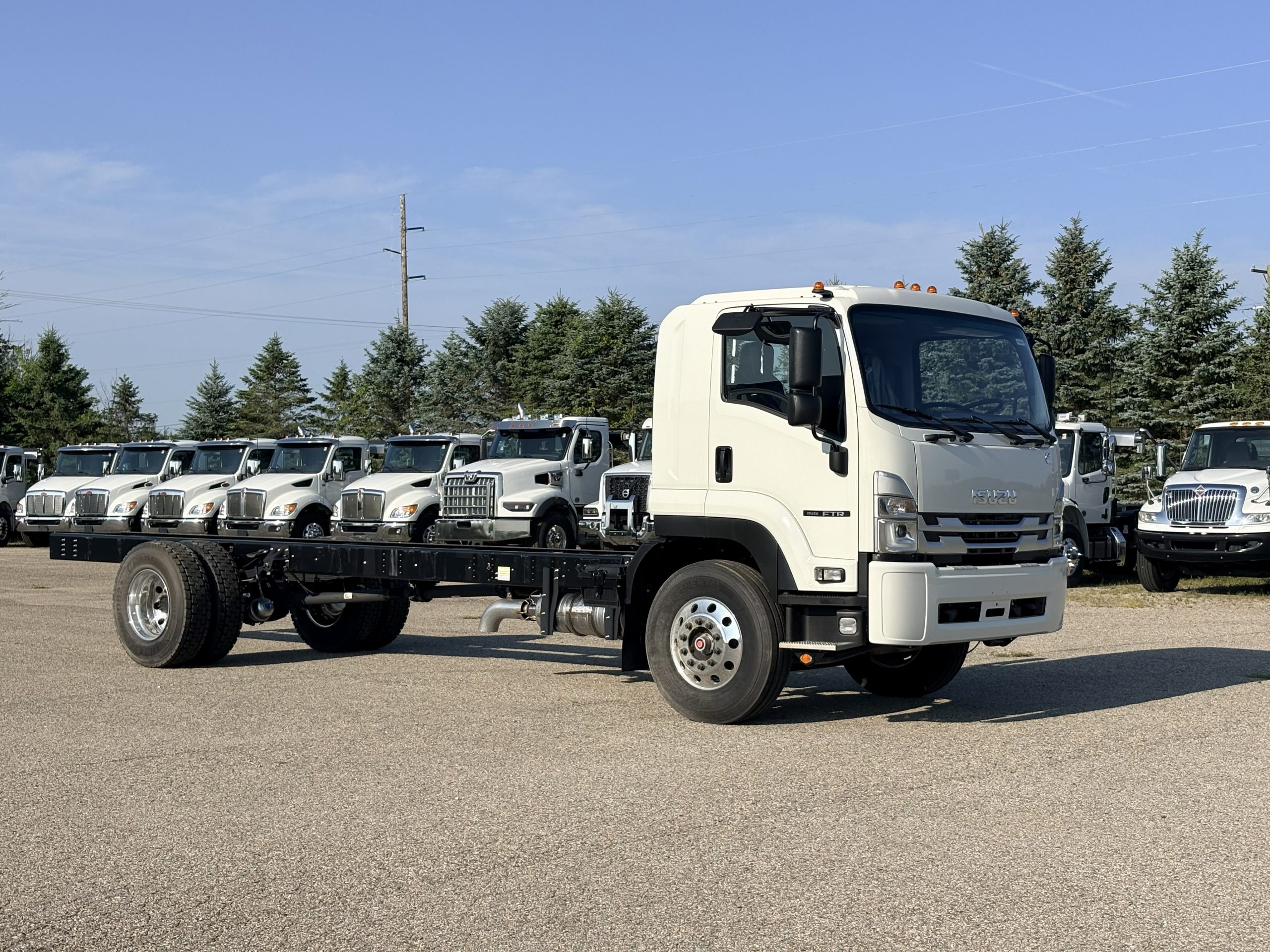 NEW 2025 Isuzu FTR Hooklift Truck NEW 2025 Isuzu FTR Hooklift Truck - image 3 of 6