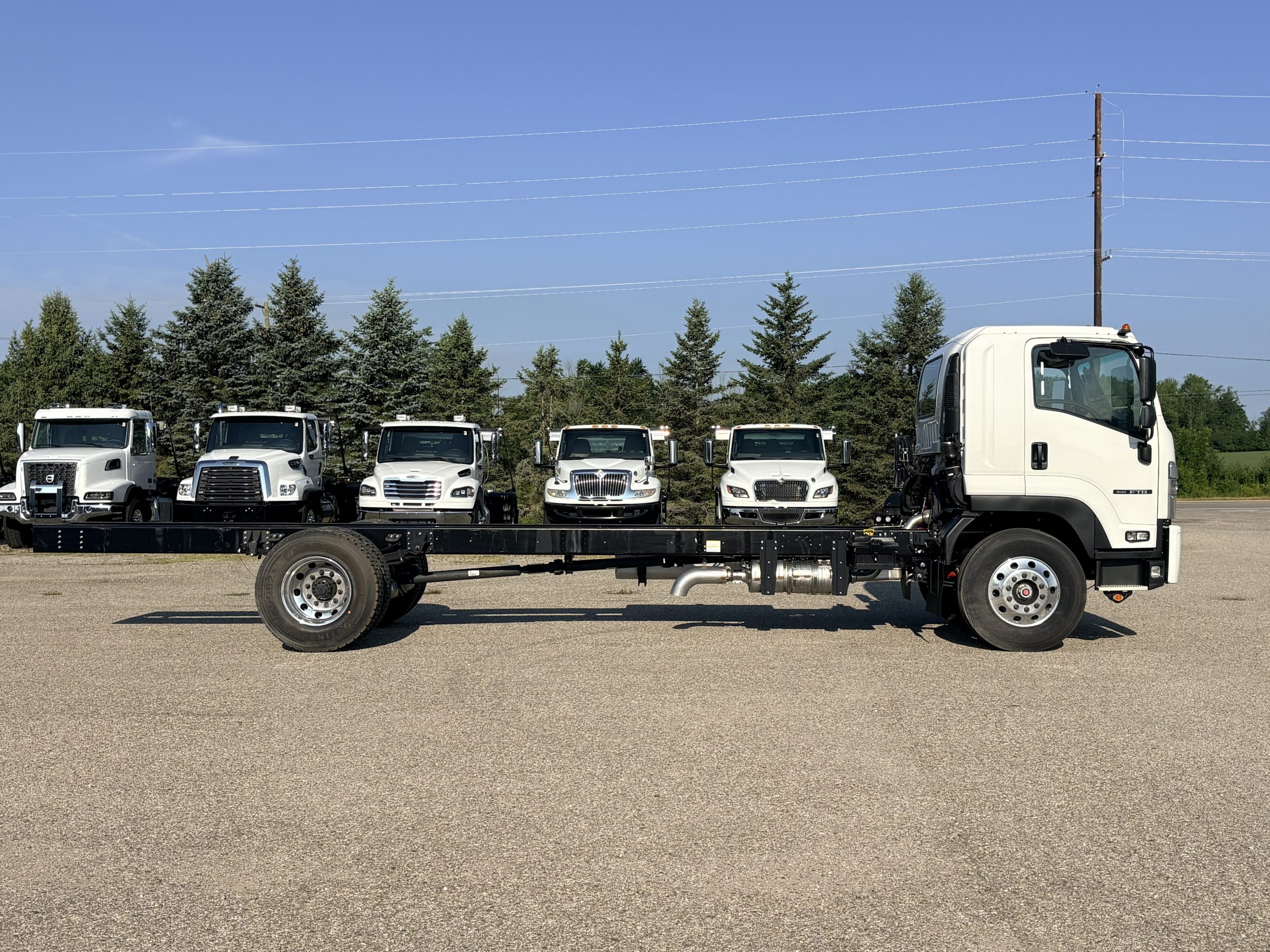 NEW 2025 Isuzu FTR Hooklift Truck NEW 2025 Isuzu FTR Hooklift Truck - image 4 of 6