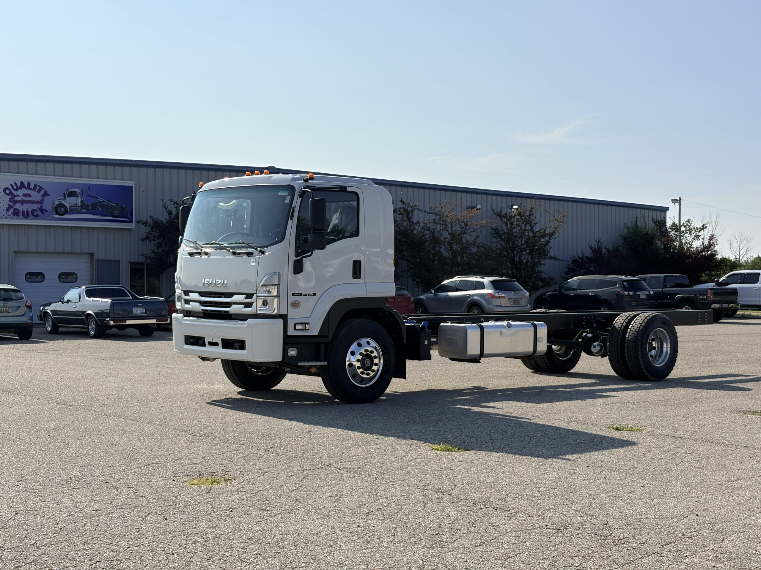 NEW 2025 Isuzu FTR Hooklift Truck NEW 2025 Isuzu FTR Hooklift Truck - image 2 of 6