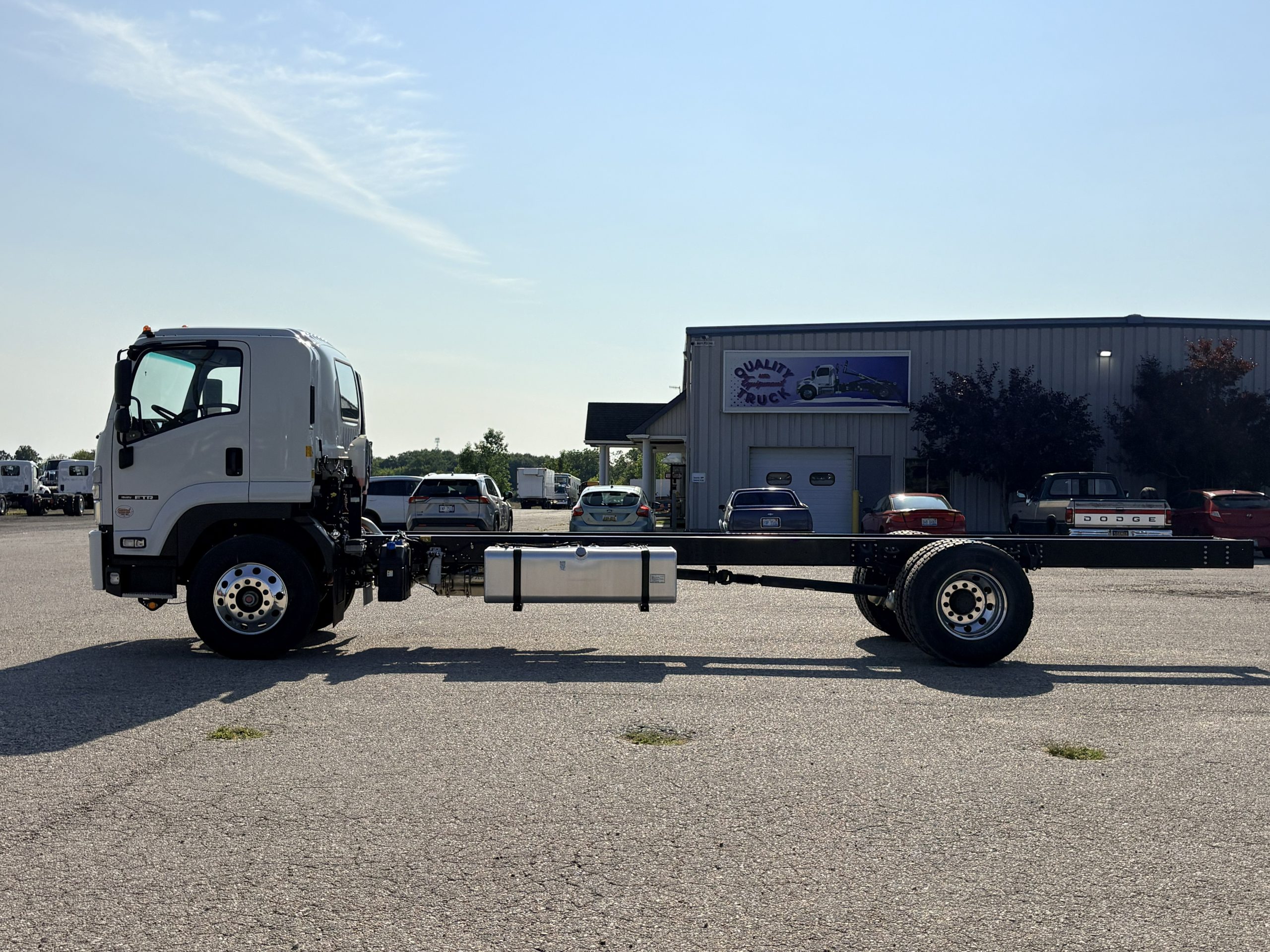 NEW 2025 Isuzu FTR Hooklift Truck NEW 2025 Isuzu FTR Hooklift Truck - image 4 of 6