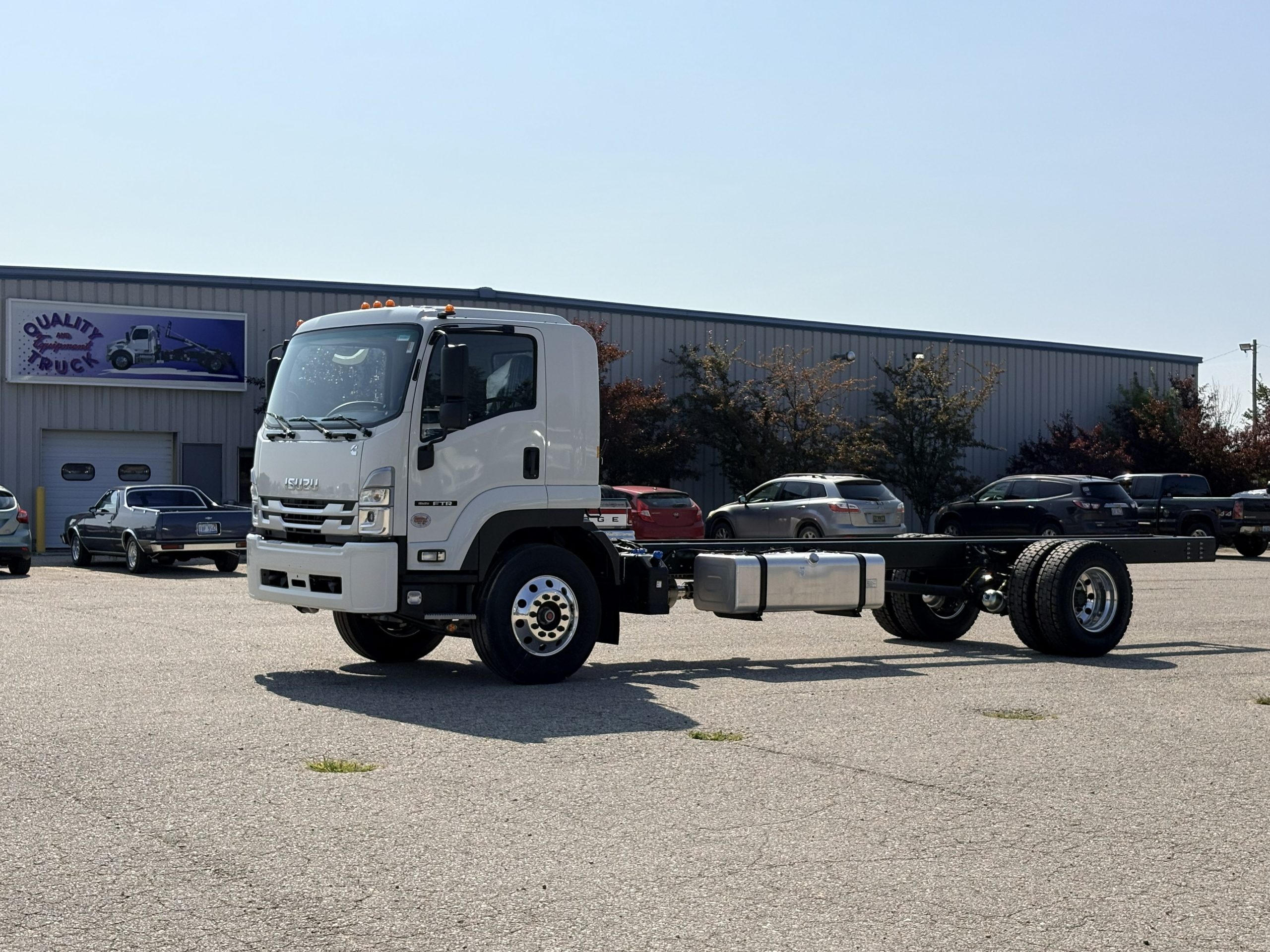 NEW 2025 Isuzu FTR Hooklift Truck NEW 2025 Isuzu FTR Hooklift Truck - image 3 of 6