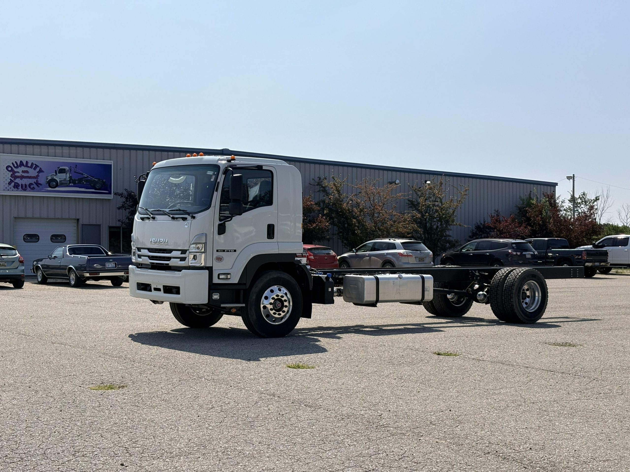 NEW 2025 Isuzu FTR Hooklift Truck NEW 2025 Isuzu FTR Hooklift Truck - image 2 of 6