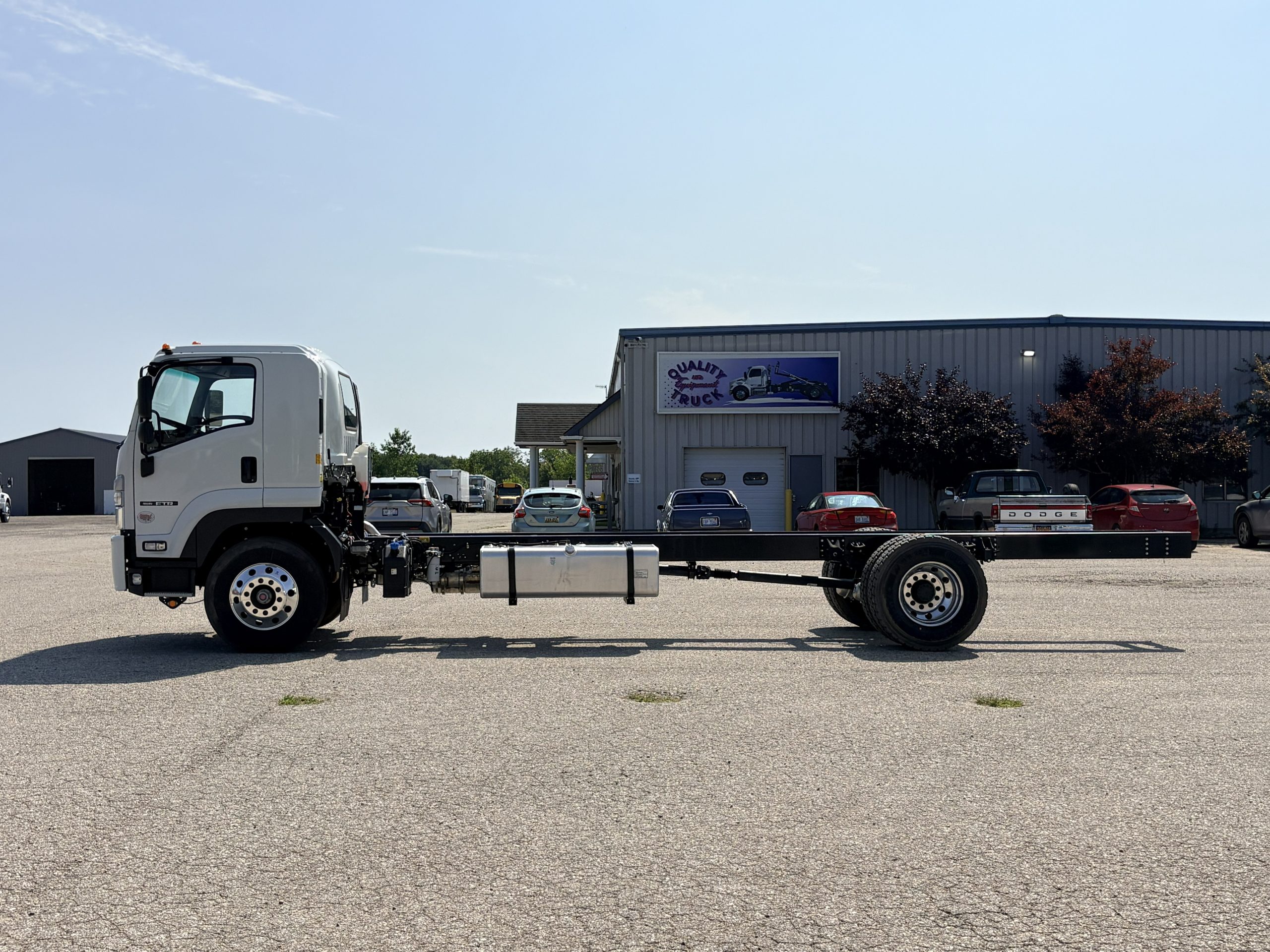 NEW 2025 Isuzu FTR Hooklift Truck NEW 2025 Isuzu FTR Hooklift Truck - image 1 of 6
