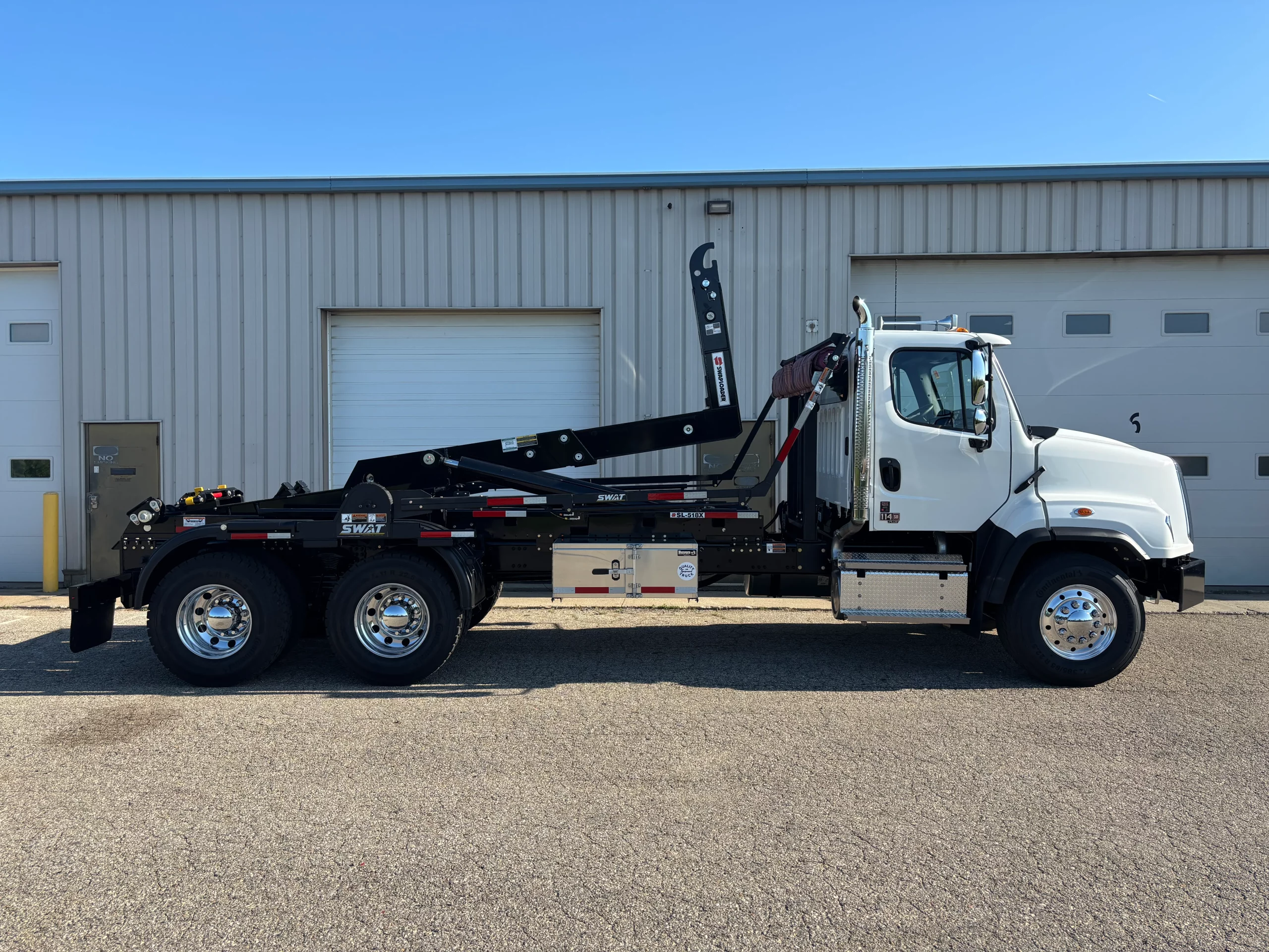 NEW 2027 Freightliner 114SD Hooklift Truck NEW 2027 Freightliner 114SD Hooklift Truck - image 4 of 6