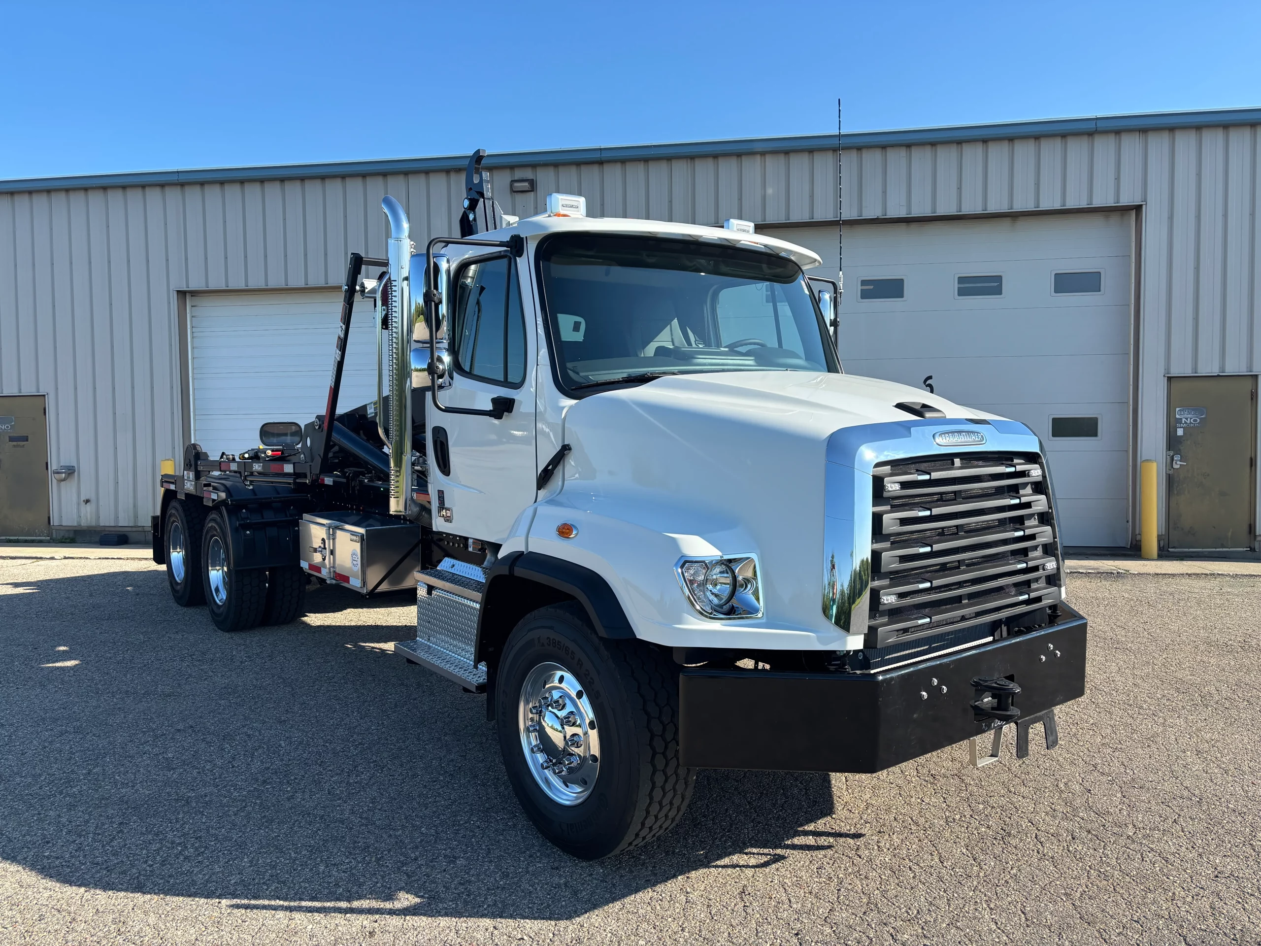 NEW 2027 Freightliner 114SD Hooklift Truck NEW 2027 Freightliner 114SD Hooklift Truck - image 1 of 6