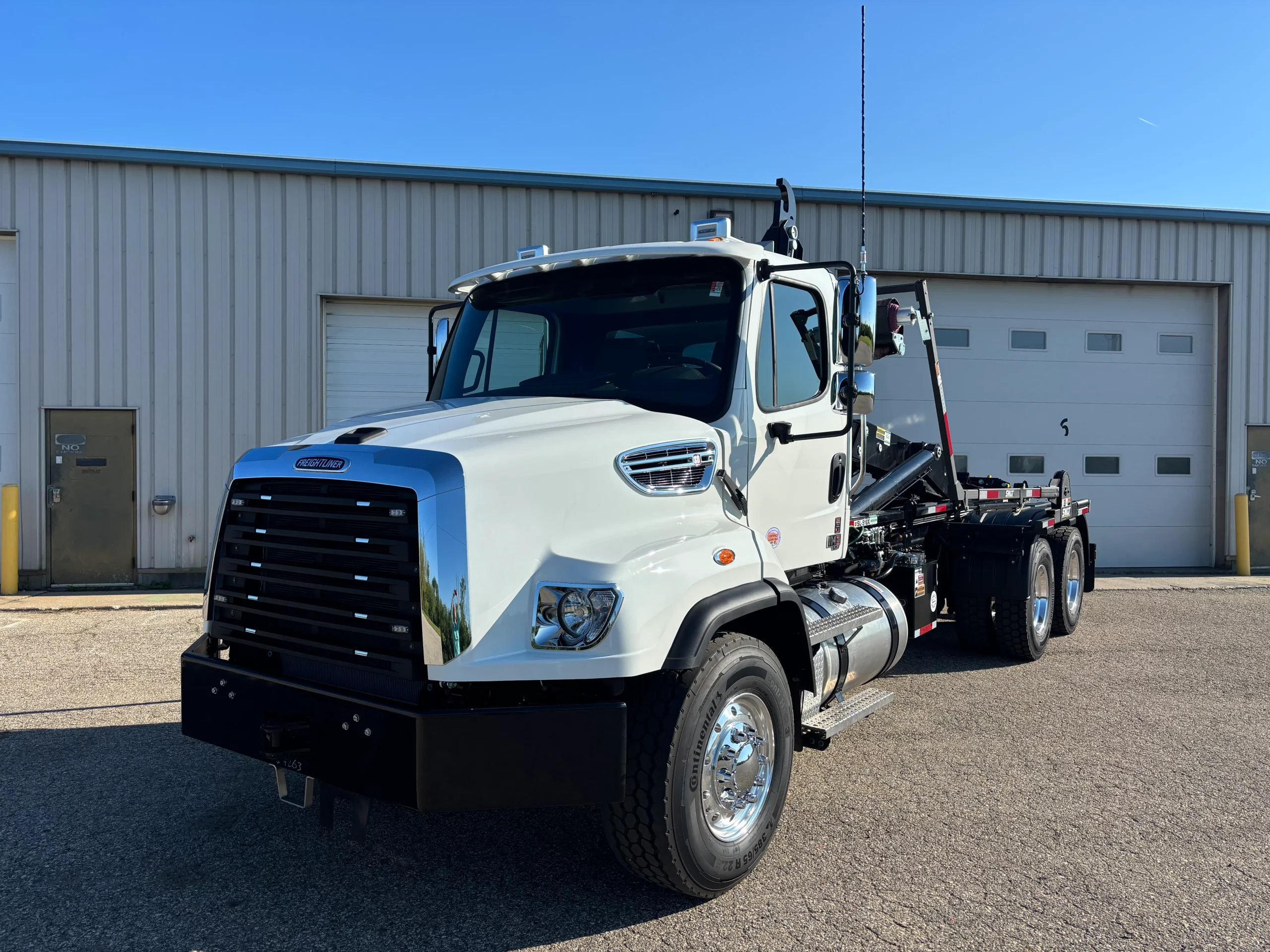 NEW 2027 Freightliner 114SD Hooklift Truck NEW 2027 Freightliner 114SD Hooklift Truck - image 3 of 6
