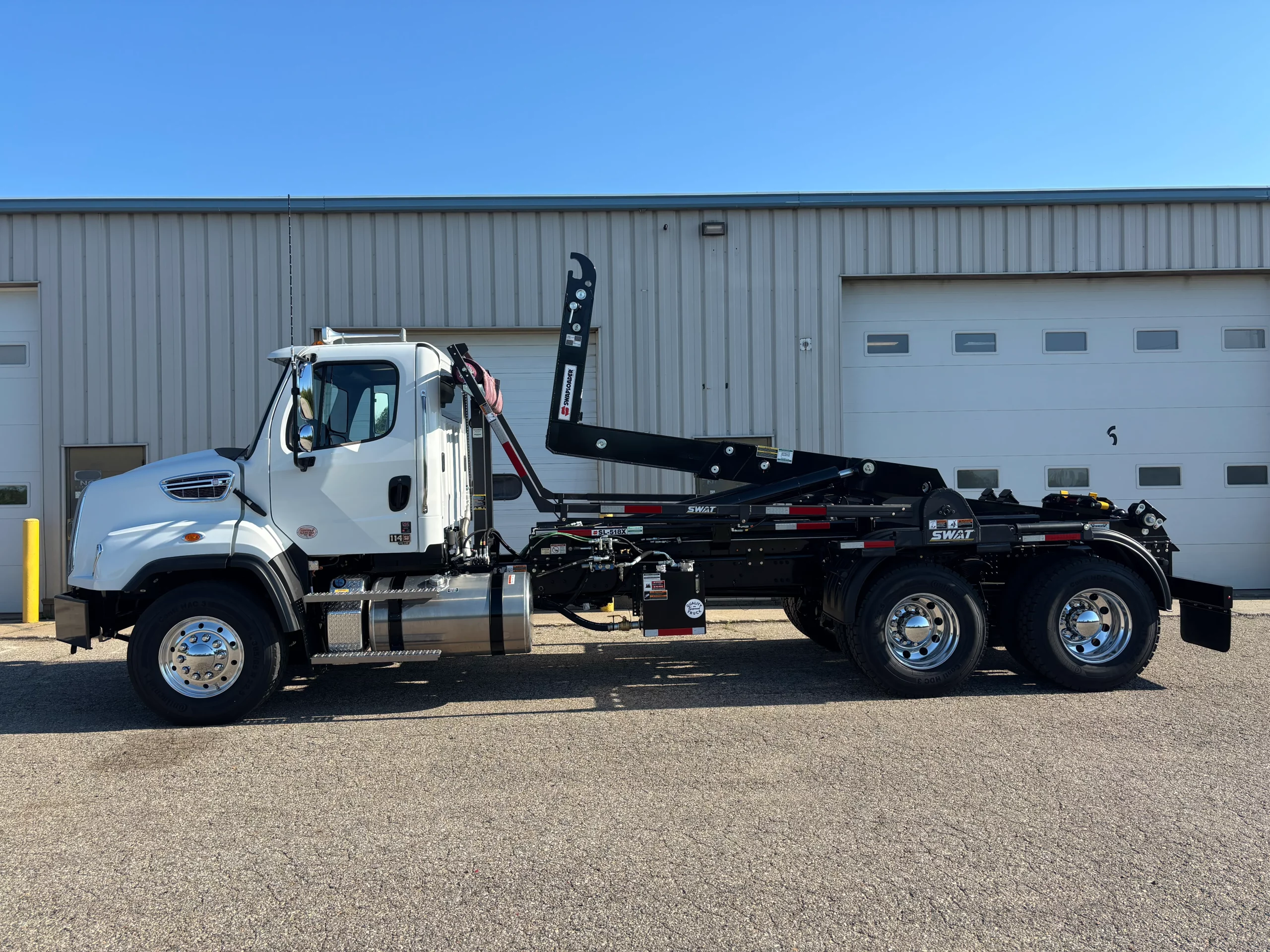 NEW 2027 Freightliner 114SD Hooklift Truck NEW 2027 Freightliner 114SD Hooklift Truck - image 5 of 6