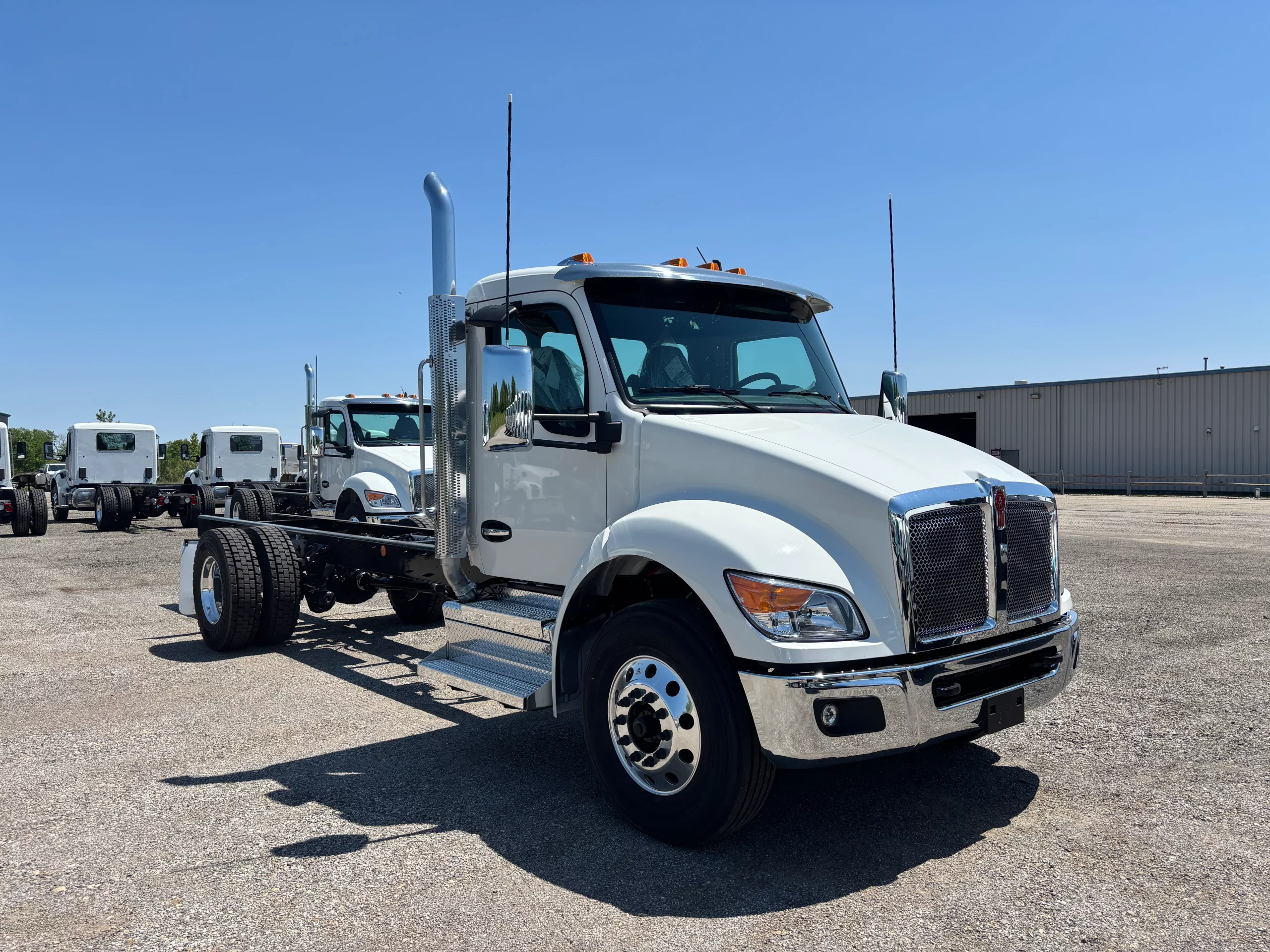 NEW 2027 Kenworth T280 Hooklift Truck - image 1 of 6