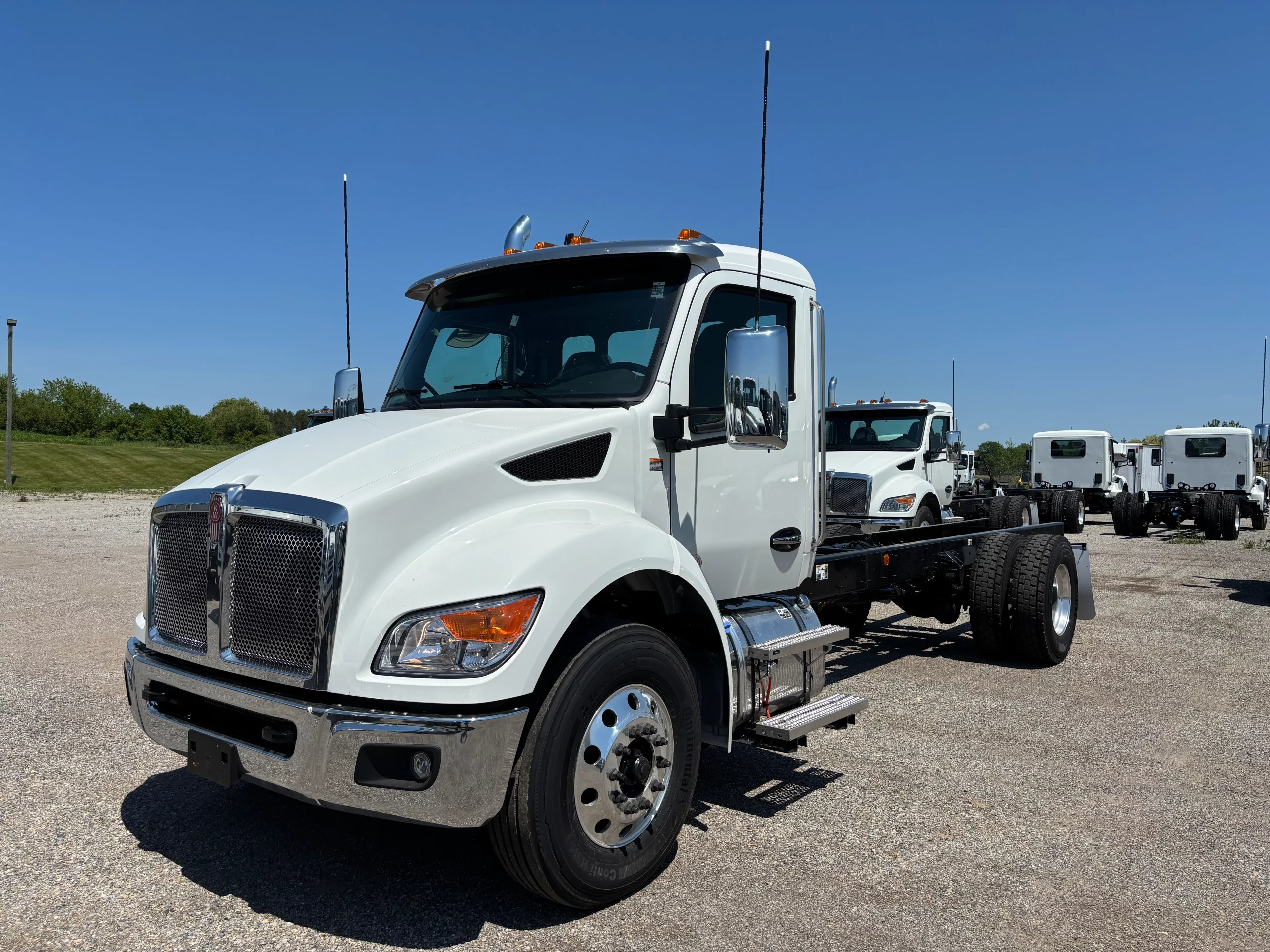 NEW 2027 Kenworth T280 Hooklift Truck - image 3 of 6