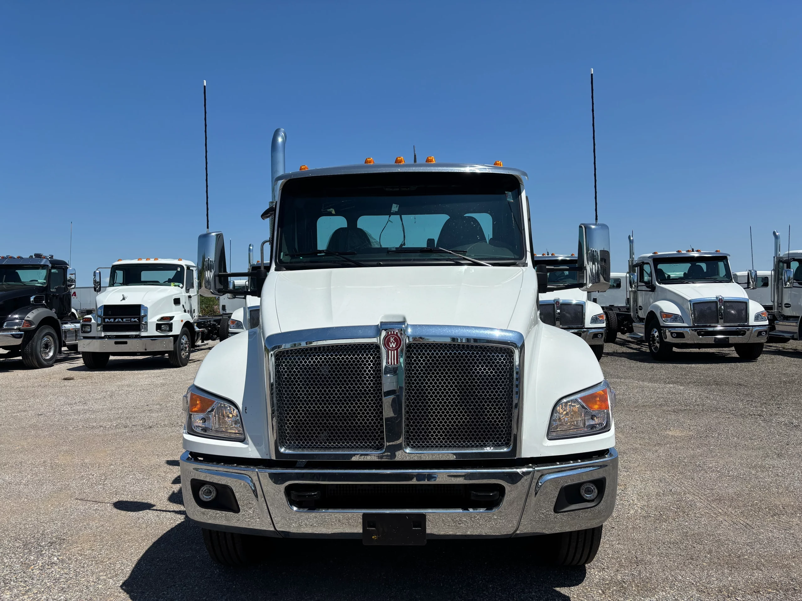 NEW 2027 Kenworth T280 Hooklift Truck - image 2 of 6