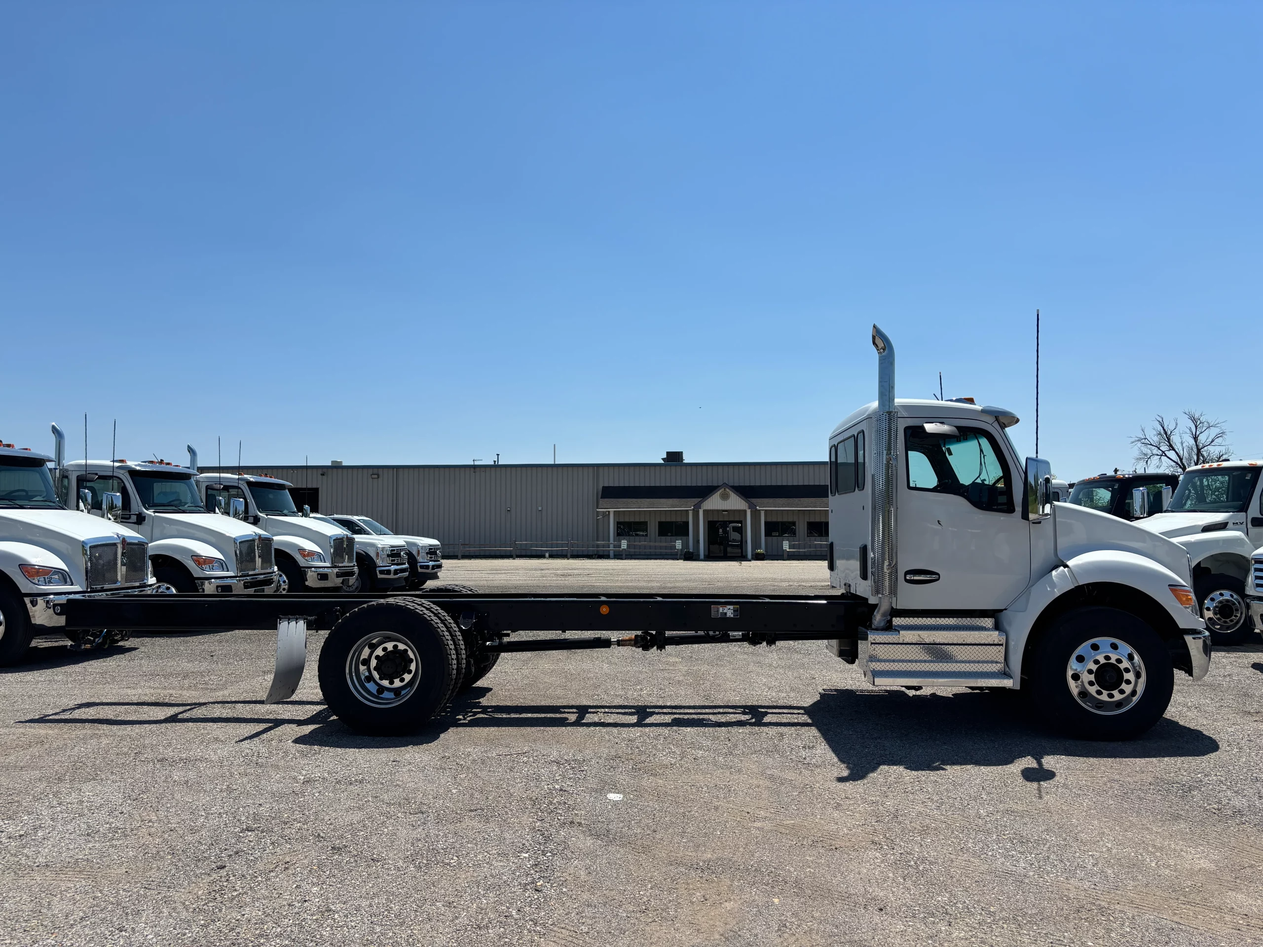NEW 2027 Kenworth T280 Hooklift Truck - image 4 of 6