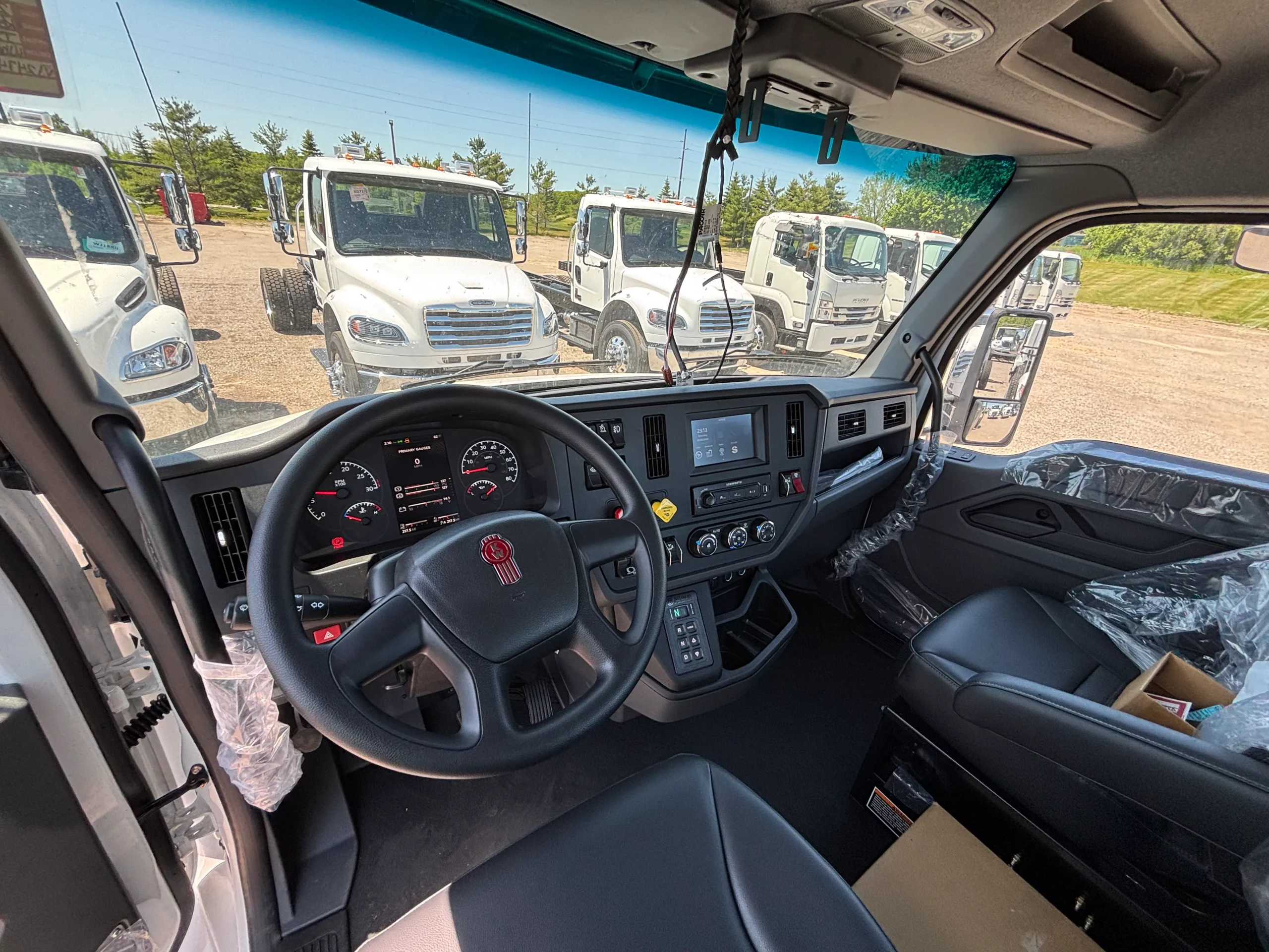 NEW 2027 Kenworth T280 Hooklift Truck - image 6 of 6