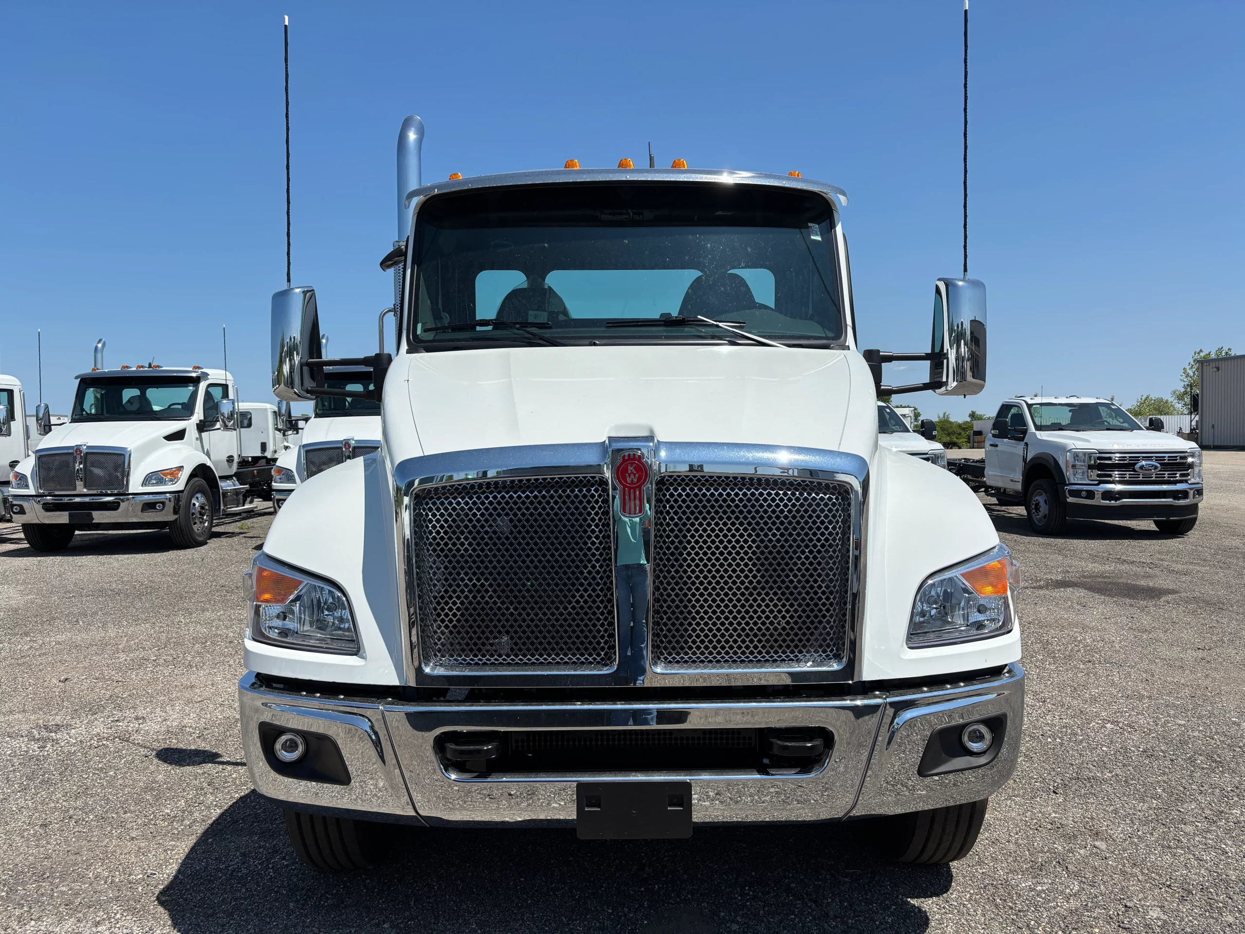 NEW 2027 Kenworth T380 Hooklift Truck - image 2 of 6