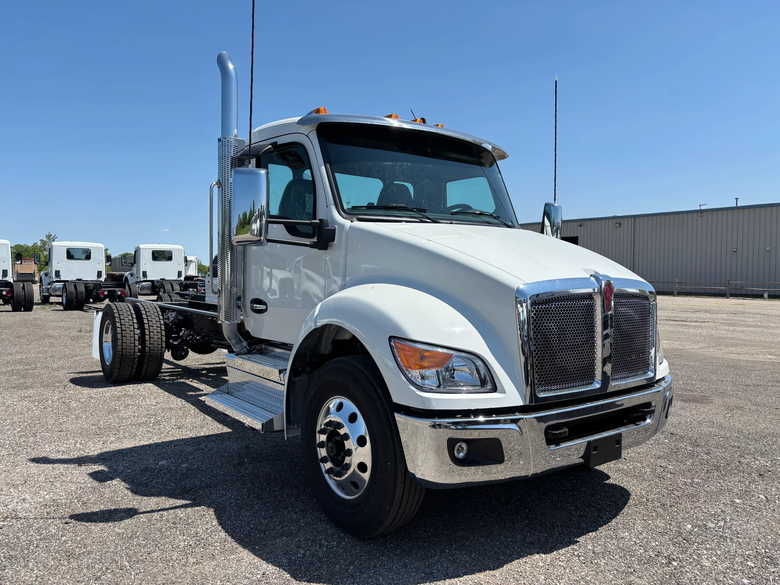 NEW 2027 Kenworth T380 Hooklift Truck - image 1 of 6